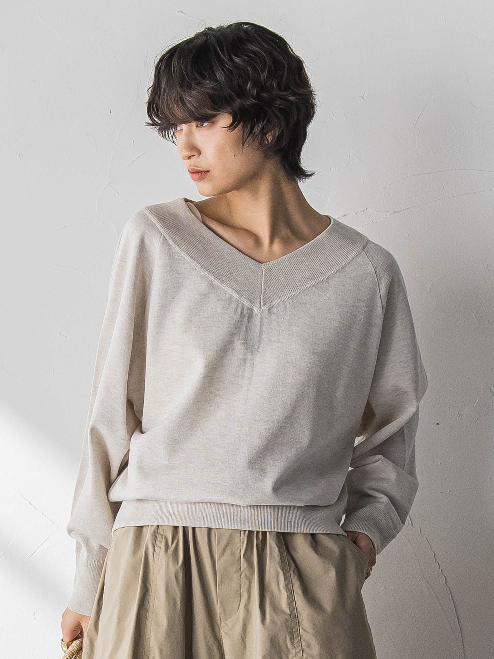 LEVITA Vネックドルマンニットプルオーバー