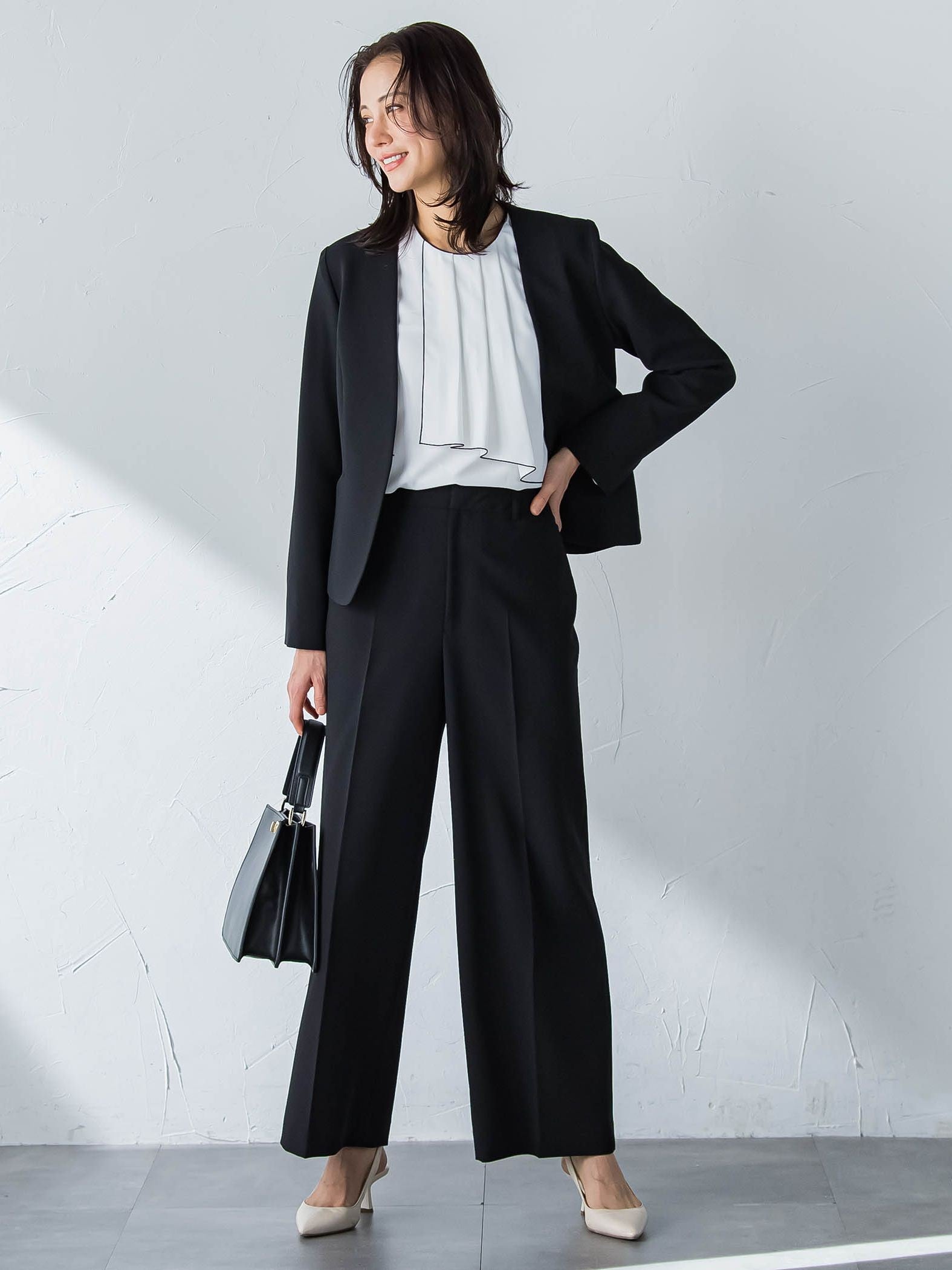 ラッフルブラウス