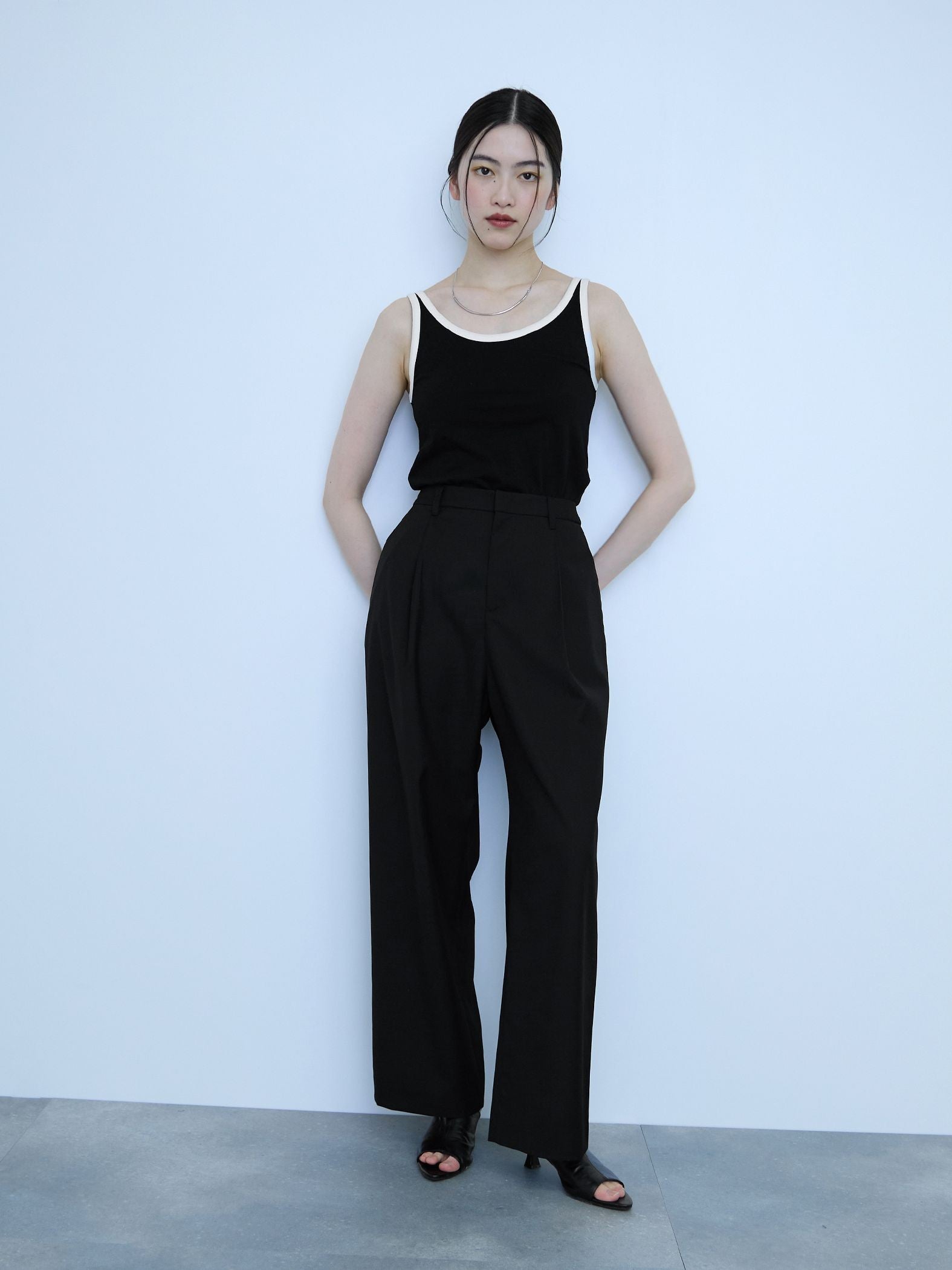 サイドポケットワイドタックパンツ