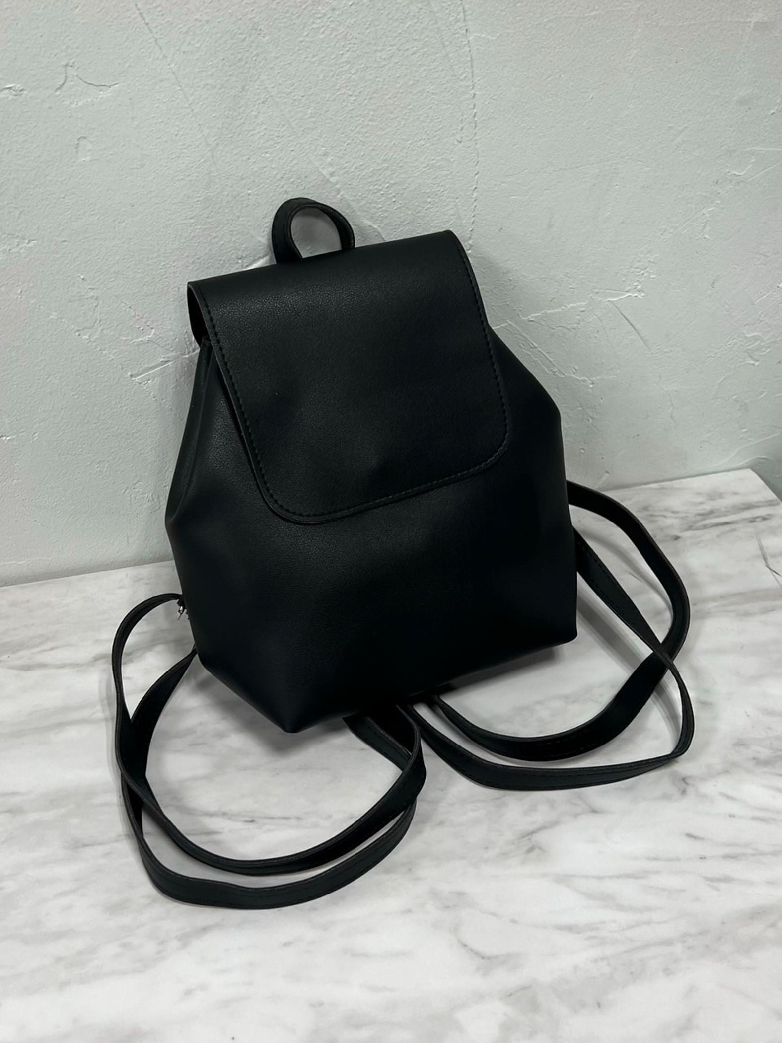 【KOREAN ITEM】フェイクレザーリュックショルダーバッグ