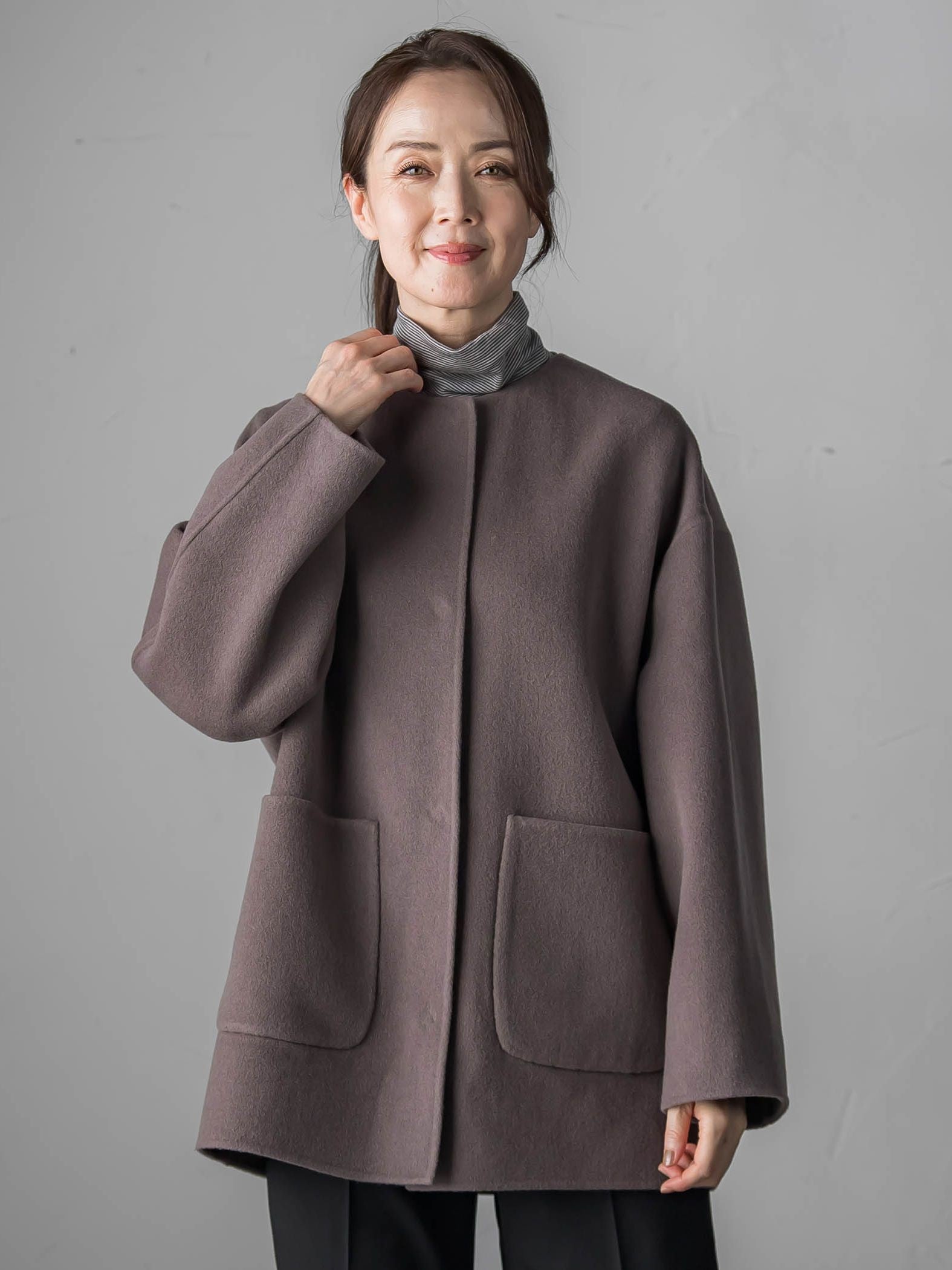 <極>”軽さと贅沢なぬくもり”ノーカラーリバーコート