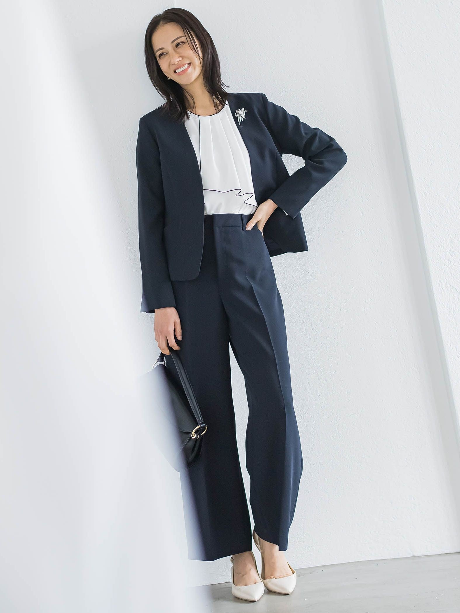 ラッフルブラウス