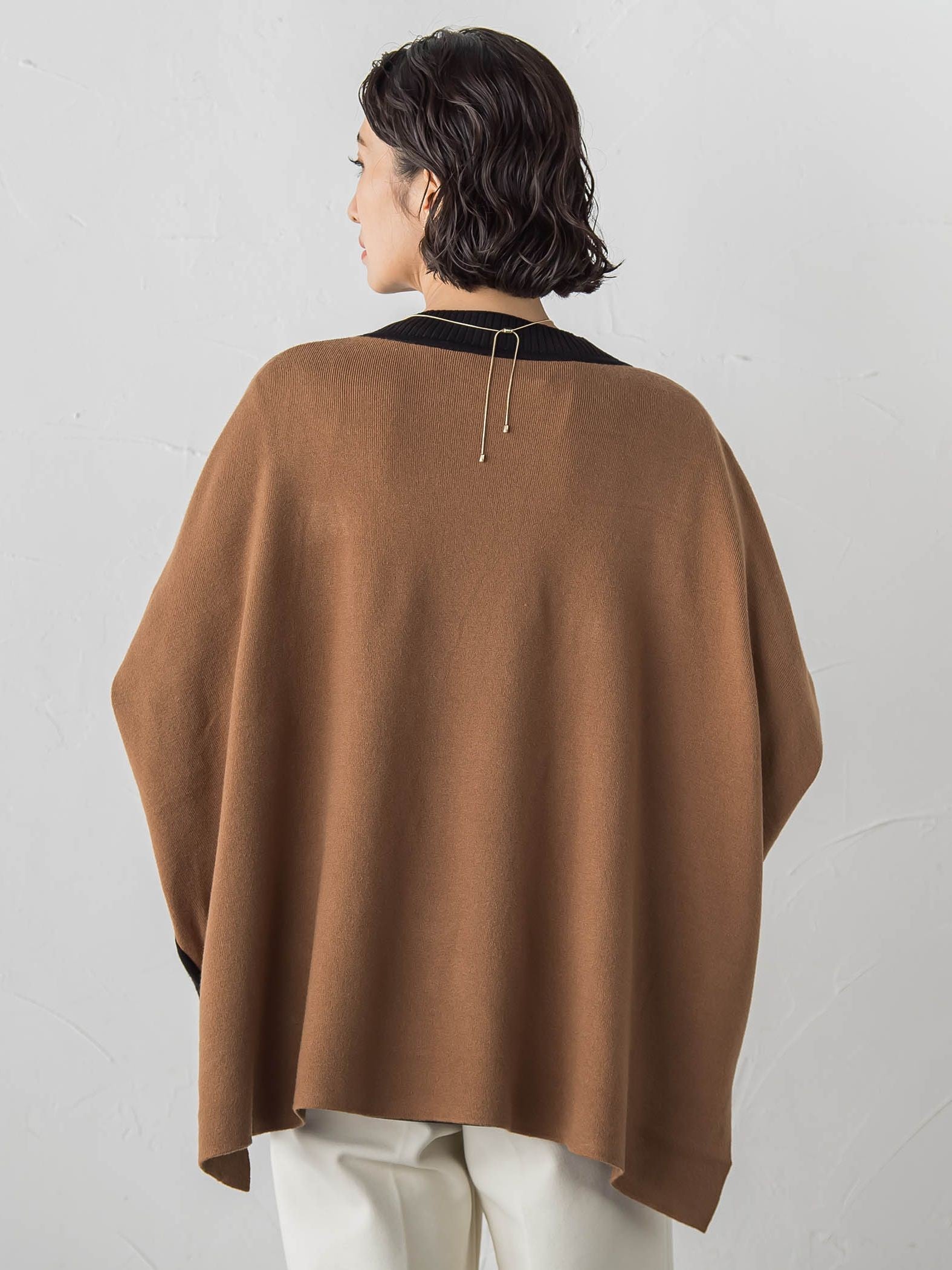 【WEB限定】”前後で印象が変わる”ドルマンバイカラーニット