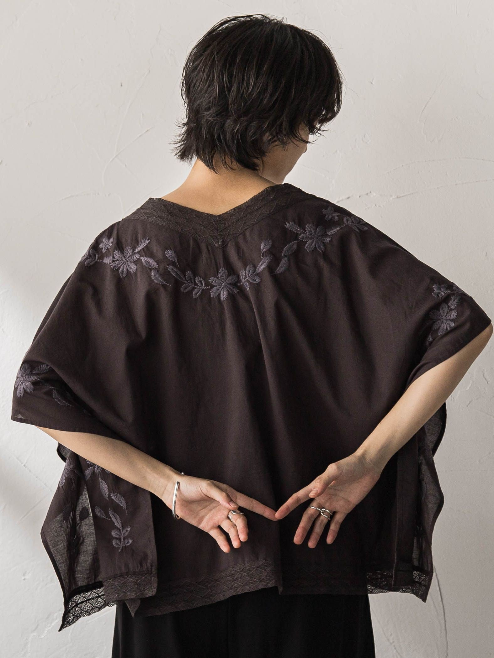 レース刺繍ポンチョブラウス