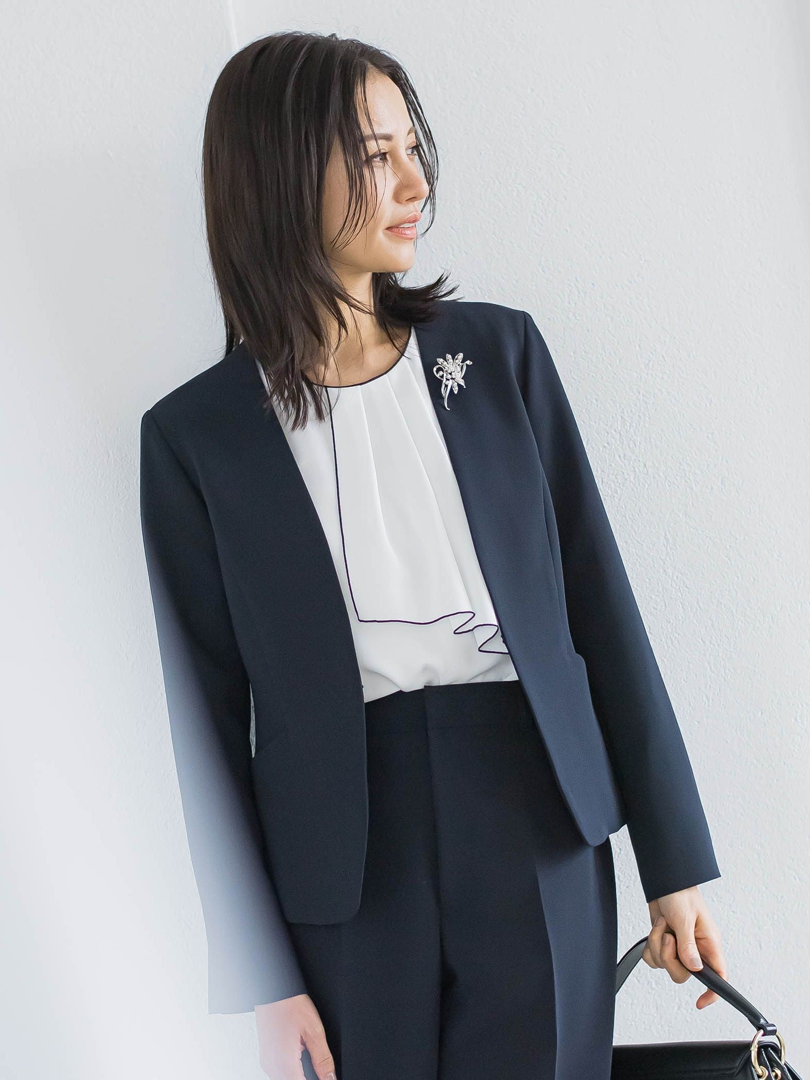 ラッフルブラウス