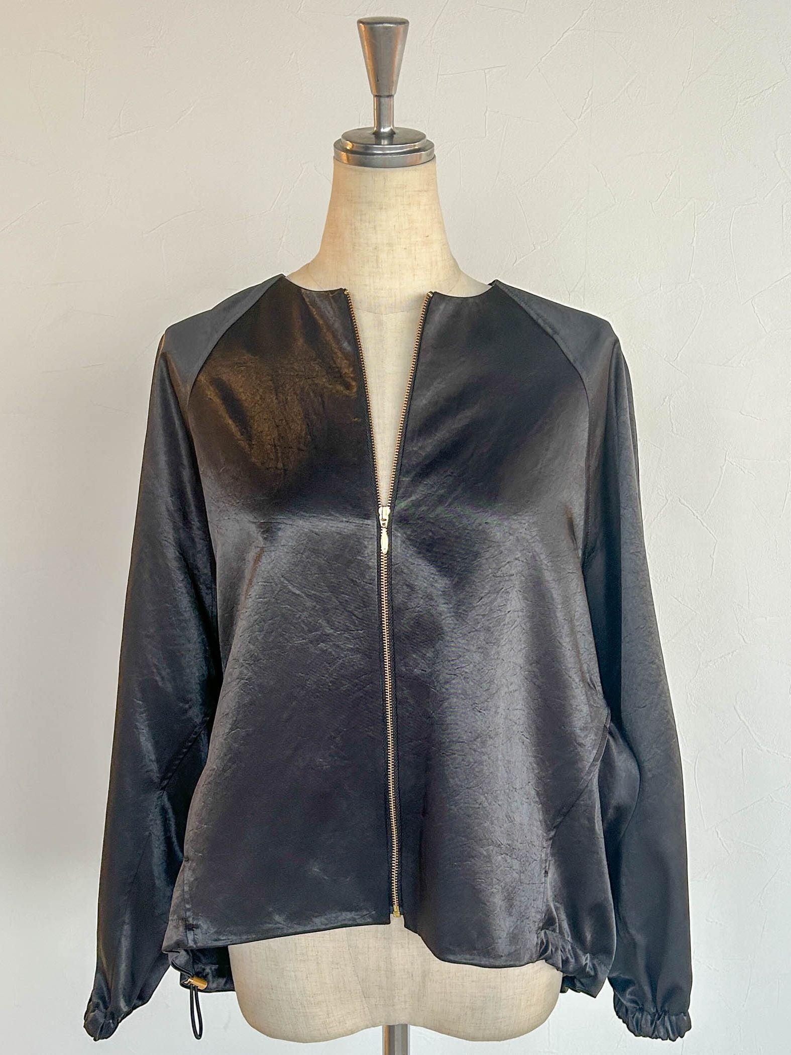 サテンジップブルゾン≪手洗い可能≫