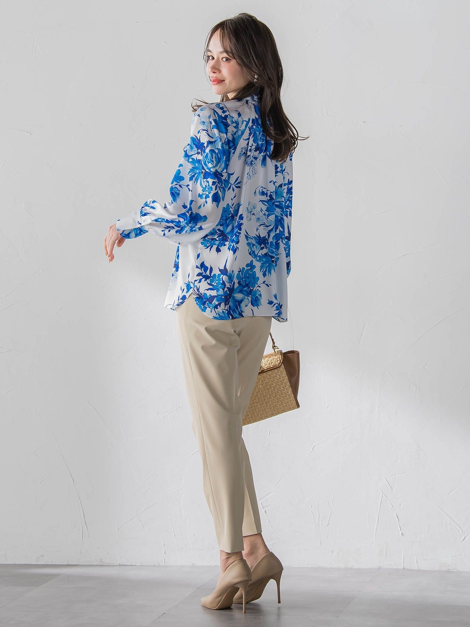 美シルエットテーパードパンツ