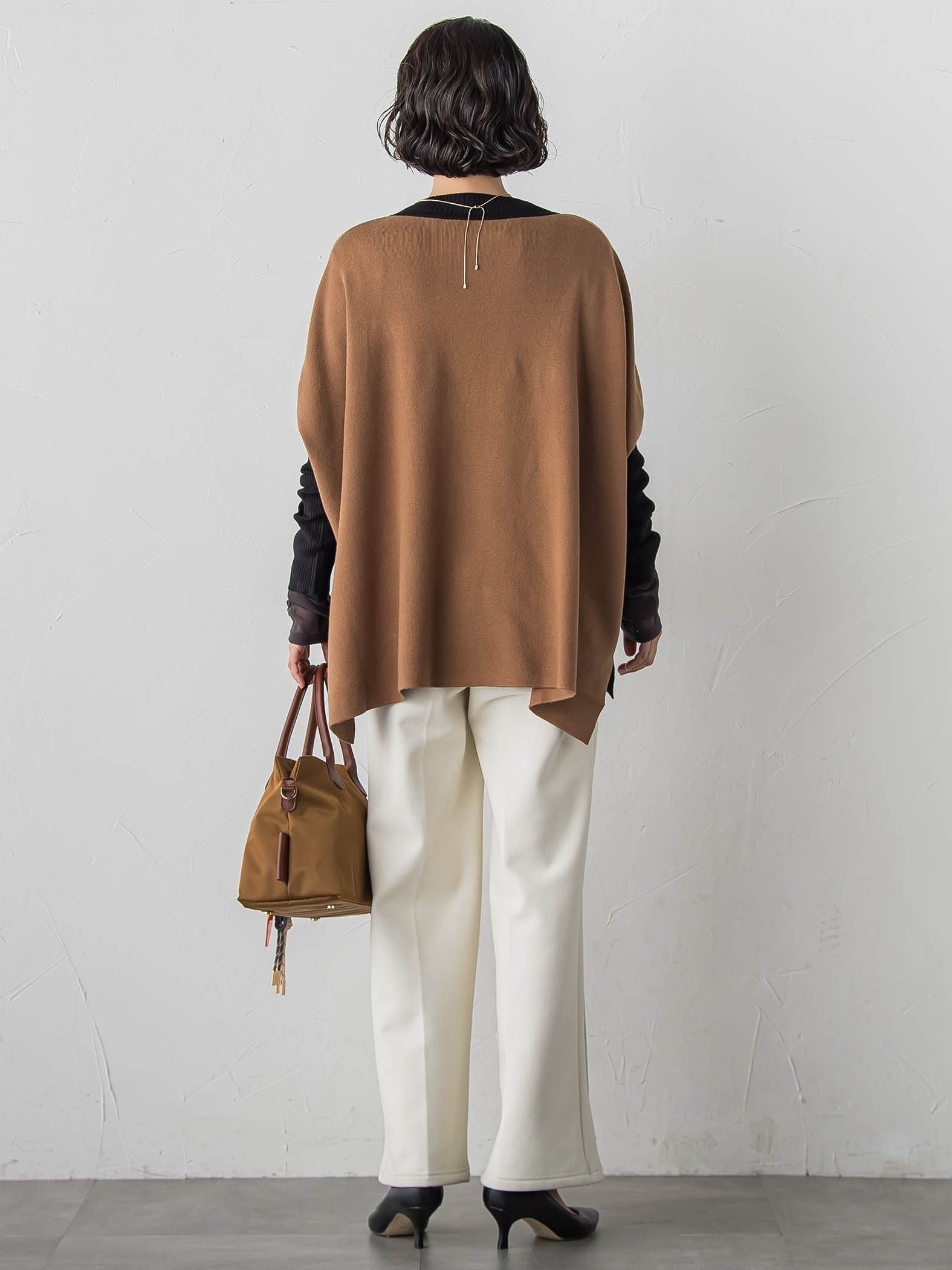 【WEB限定】”前後で印象が変わる”ドルマンバイカラーニット