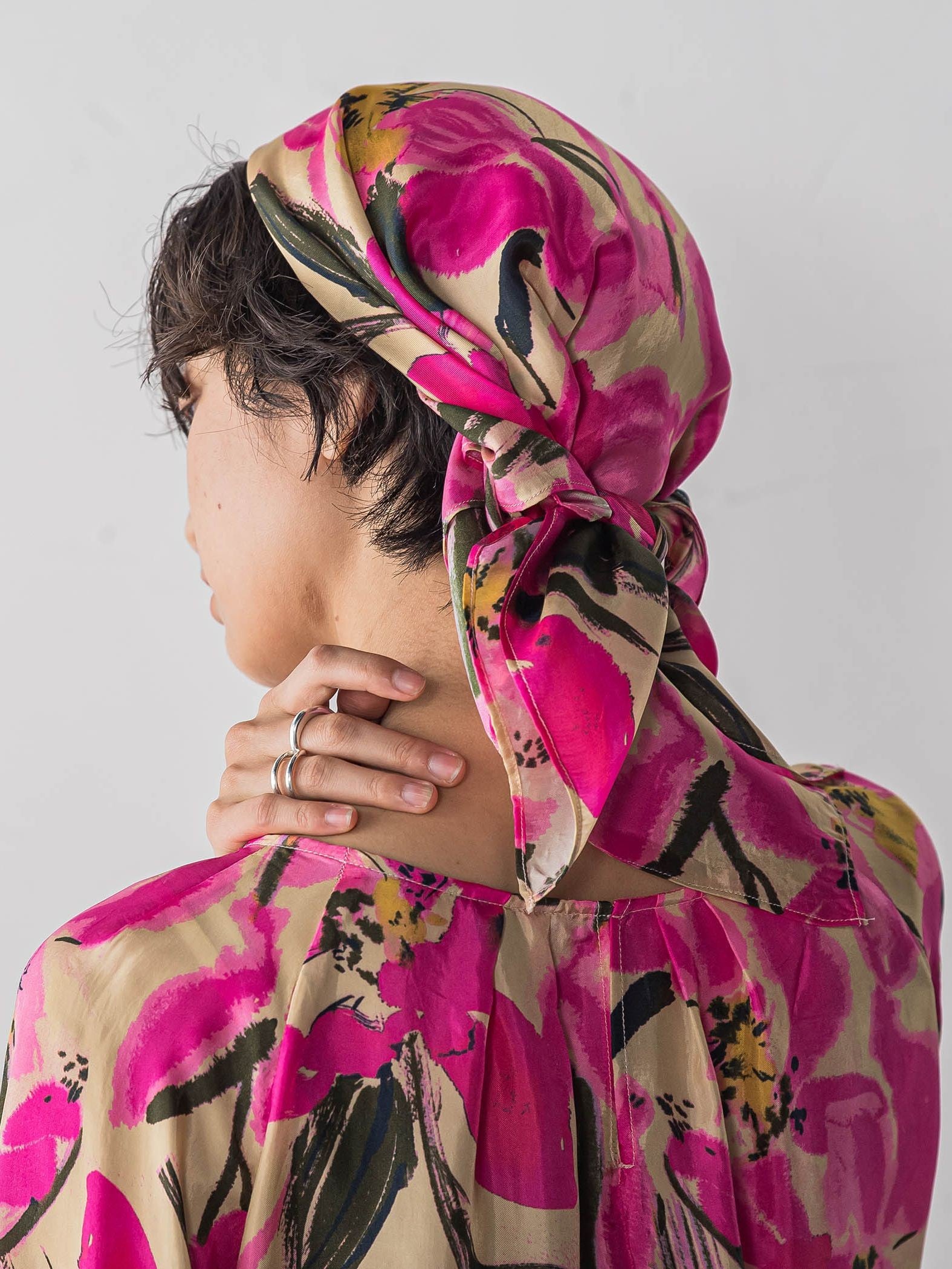 IPEKERフラワープリントスカーフ