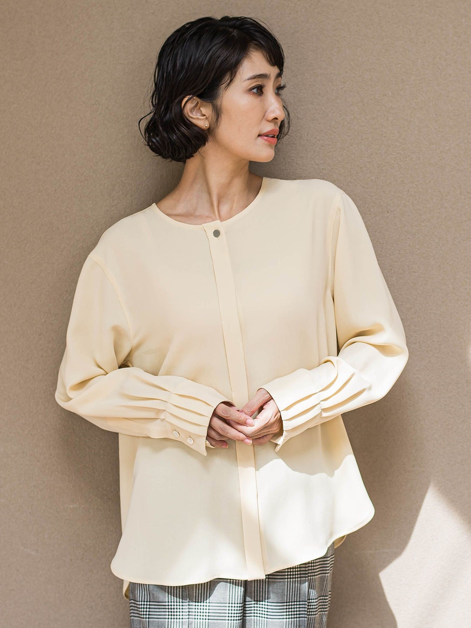 メランジツイルノーカラーブラウス