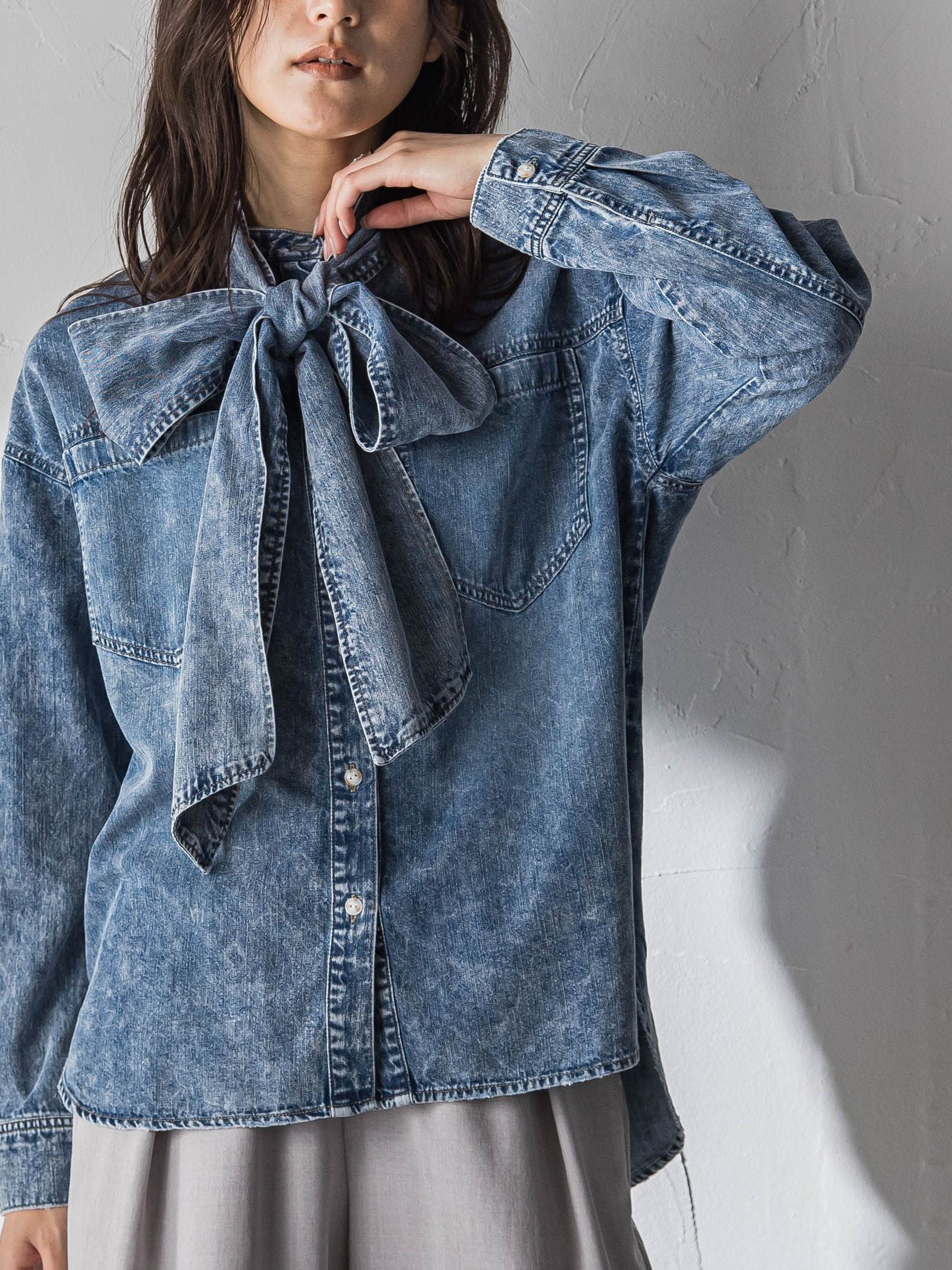 ボウタイ付きデニムシャツ≪洗濯機で洗える≫