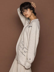 メッセージ刺繍Vネックニットプルオーバー≪手洗い可能≫