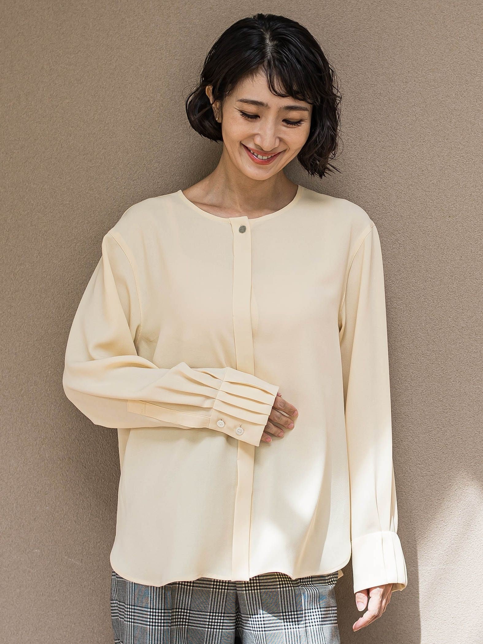 メランジツイルノーカラーブラウス