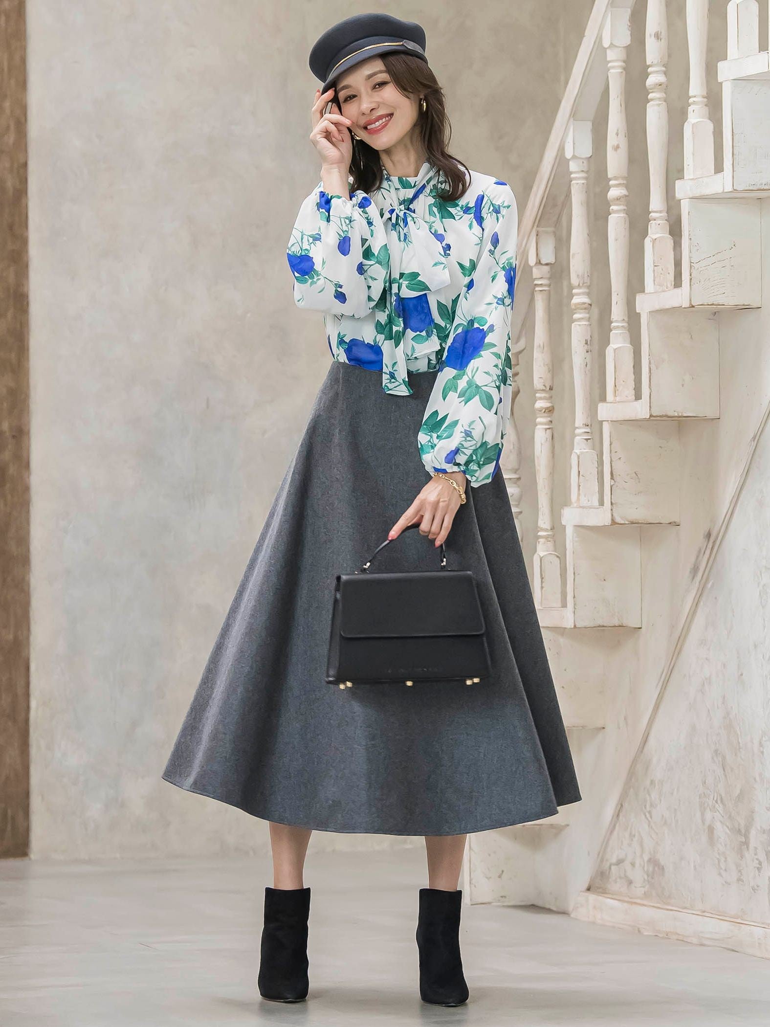 ブルーローズプリントブラウス≪洗濯機で洗える≫