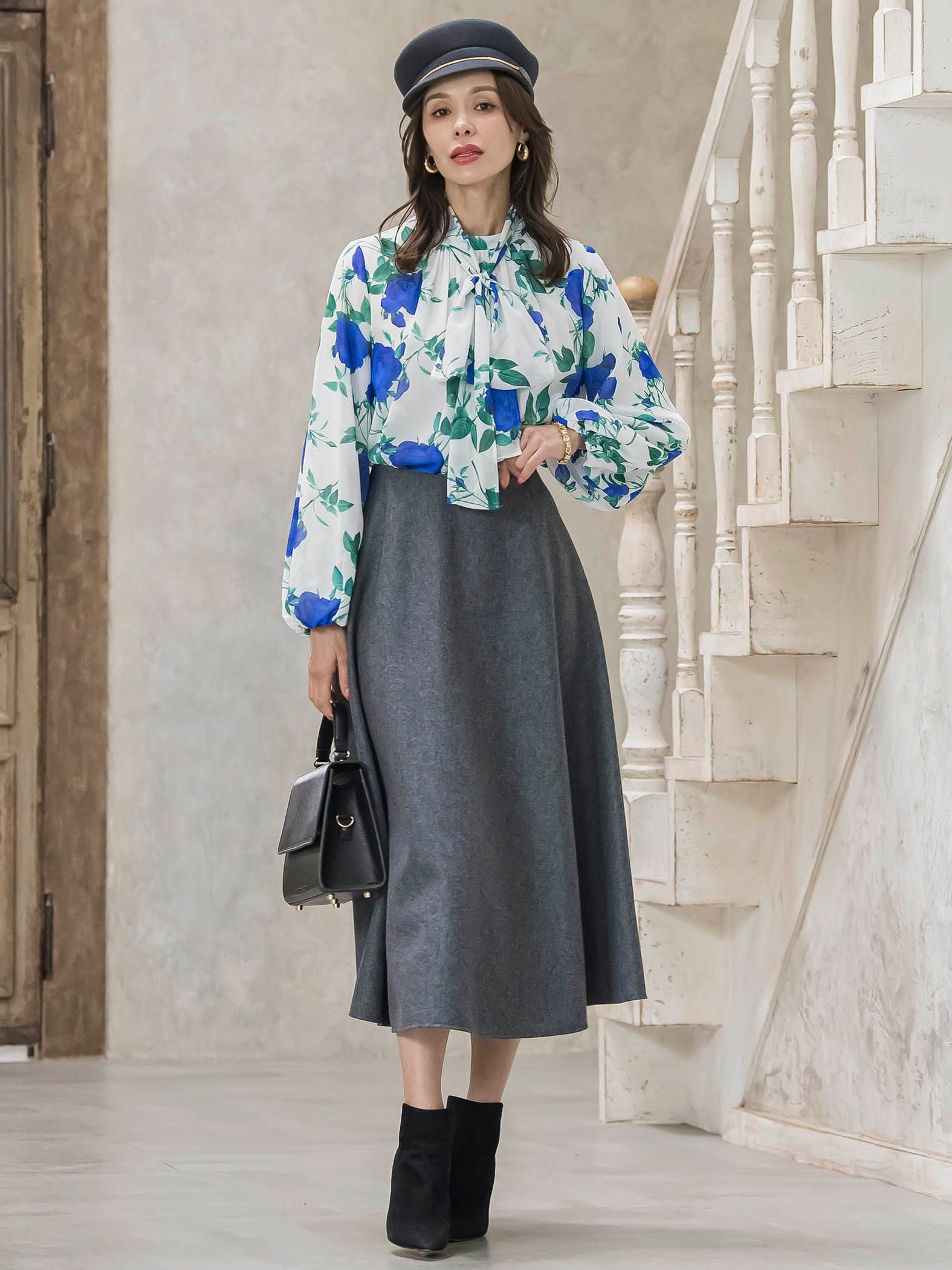 ブルーローズプリントブラウス≪洗濯機で洗える≫