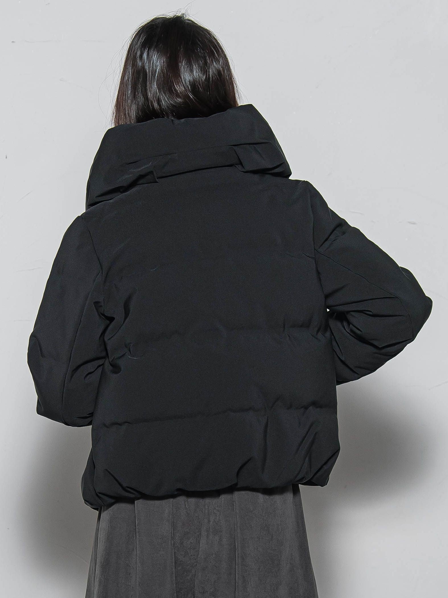 コンパクトシームレスダウンジャケット