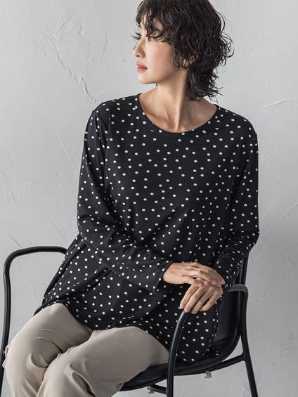 “ブラウスのように着られる”さらさらストレッチトップス