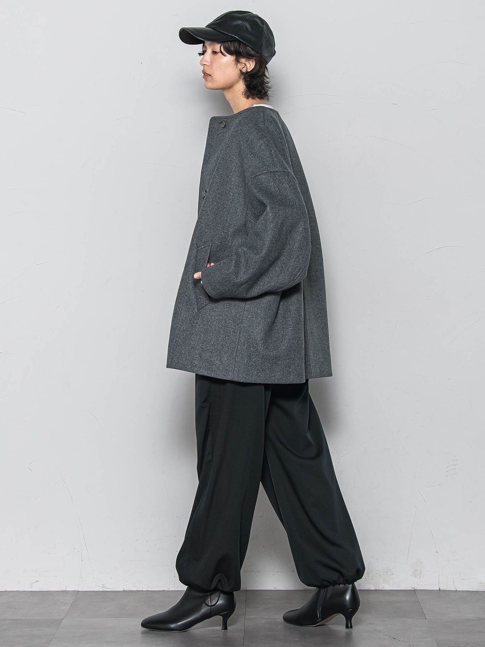 ライトジャージメルトンノーカラーミドルコート