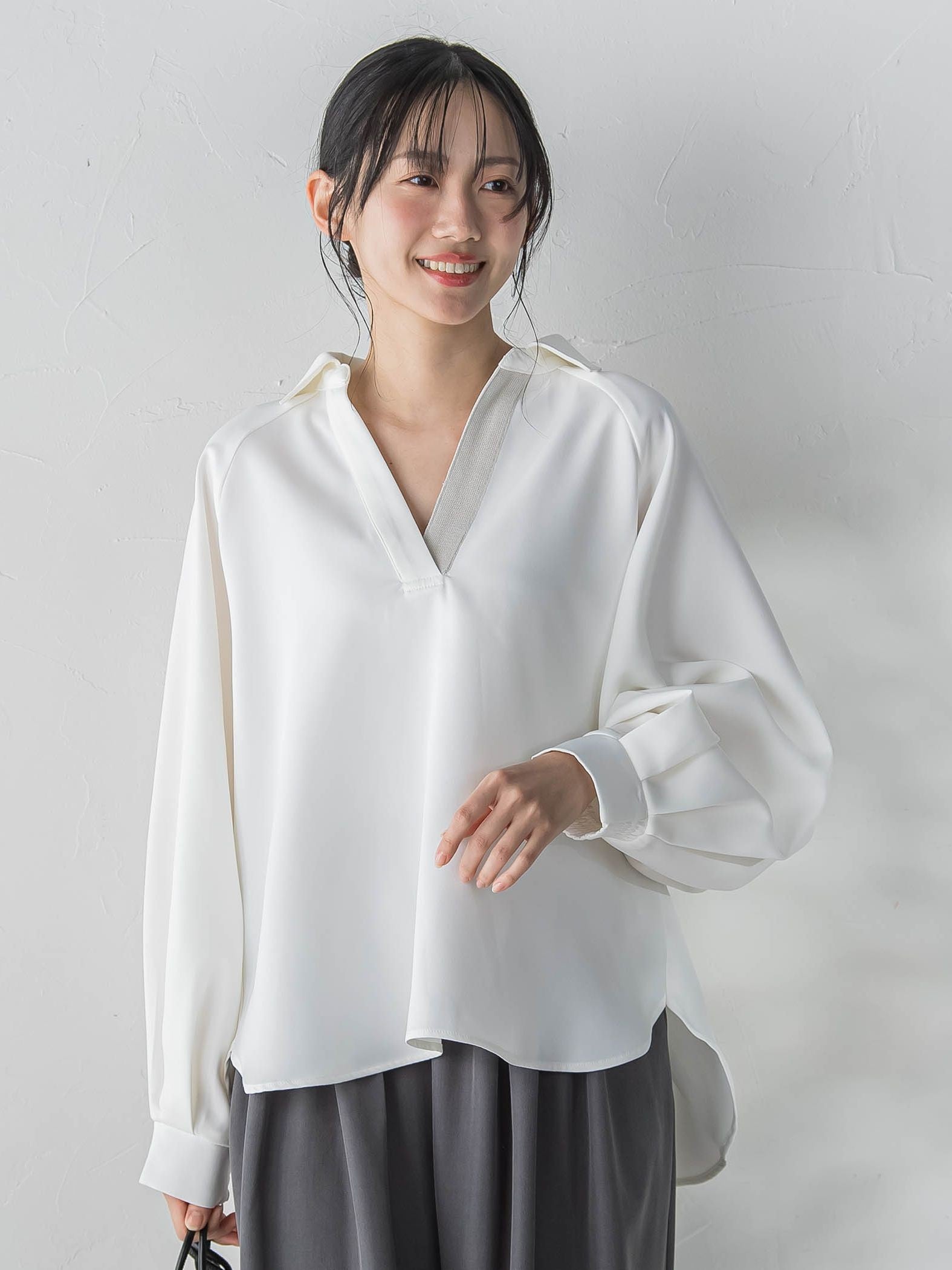 【WEB限定】パウダーストレッチ合わせネックブラウス≪手洗い可能≫