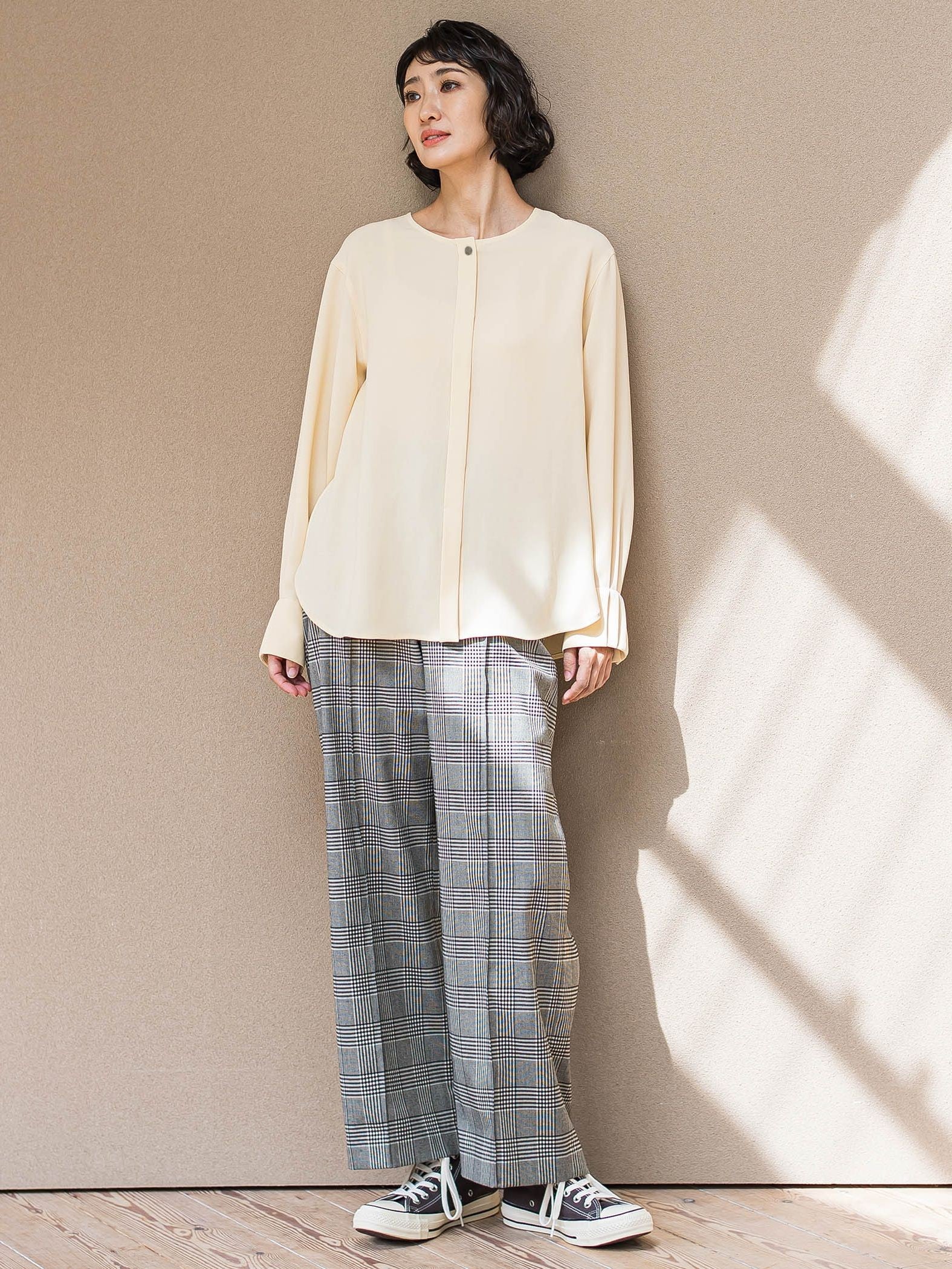 メランジツイルノーカラーブラウス