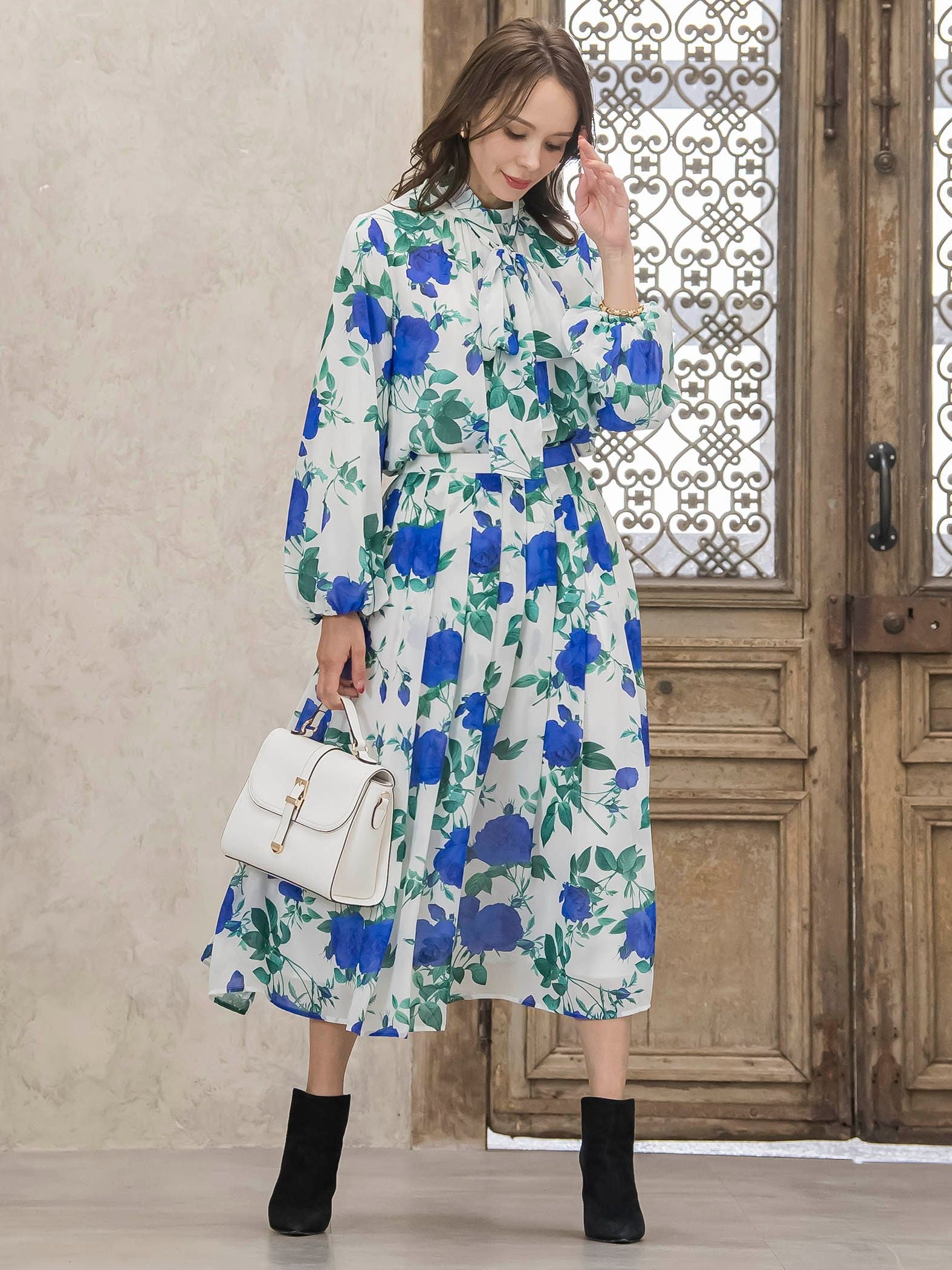 ブルーローズプリントブラウス≪洗濯機で洗える≫