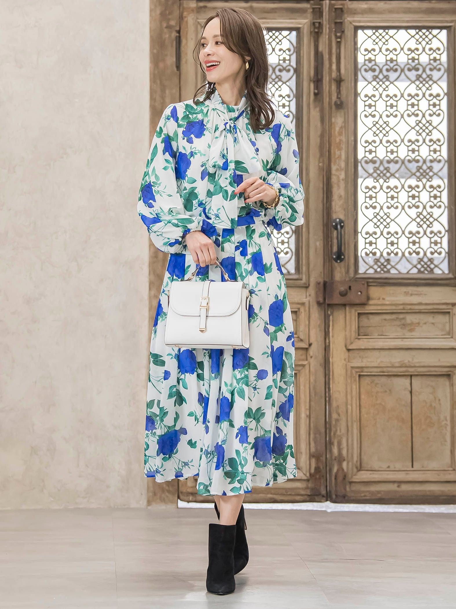 ブルーローズプリントブラウス≪洗濯機で洗える≫