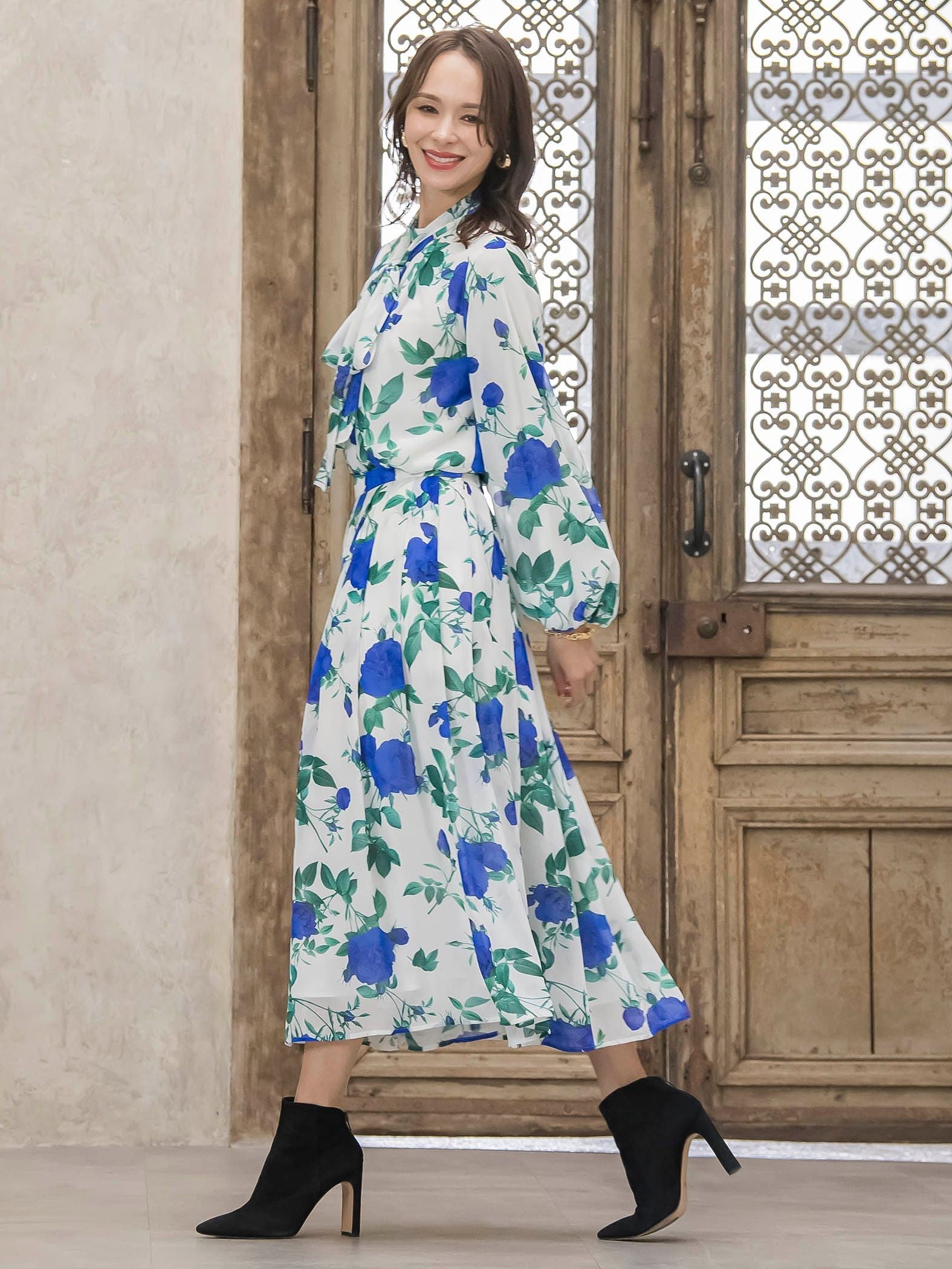 ブルーローズプリントブラウス≪洗濯機で洗える≫