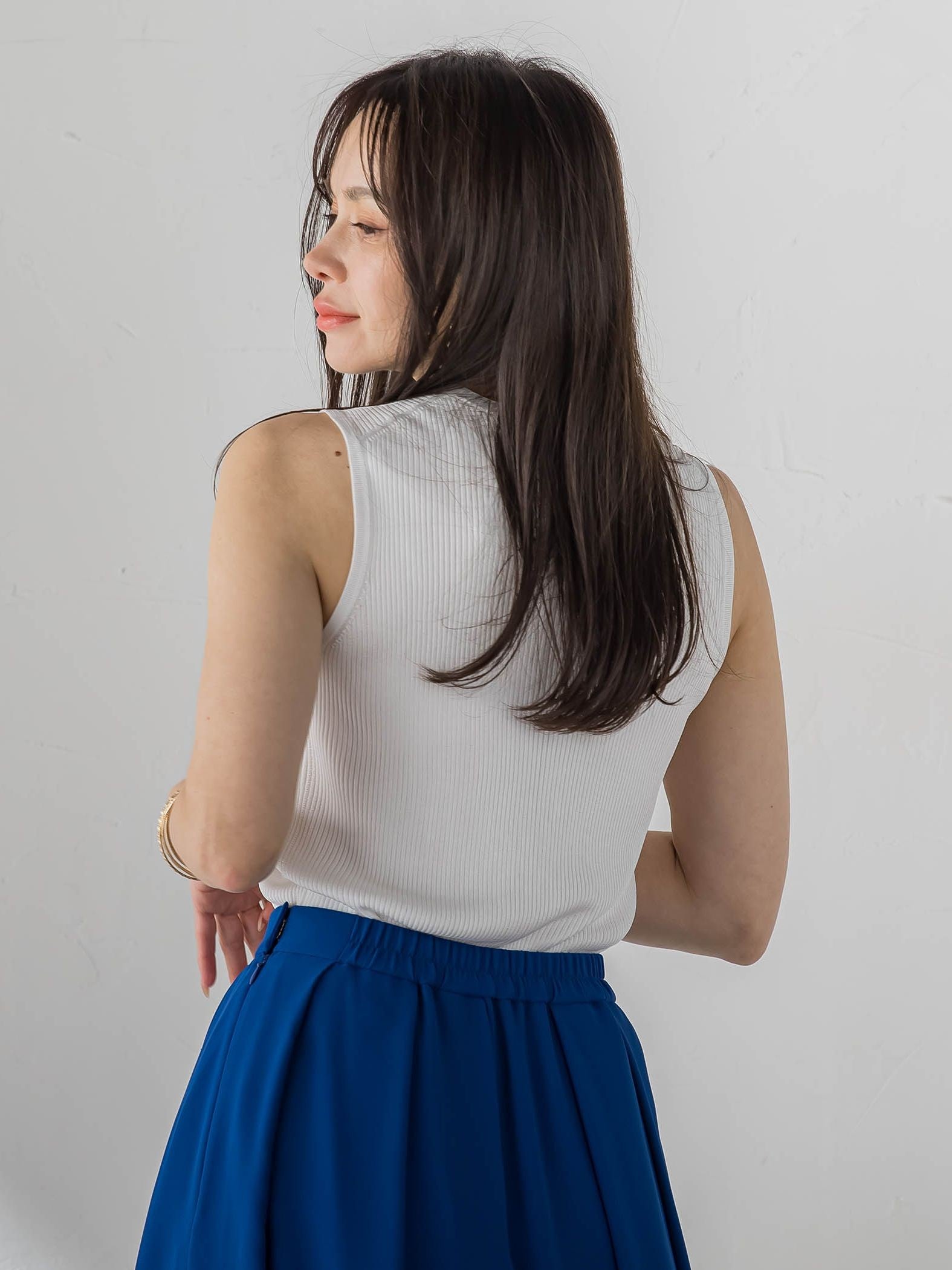 LUCINDAリブノースリーブニット