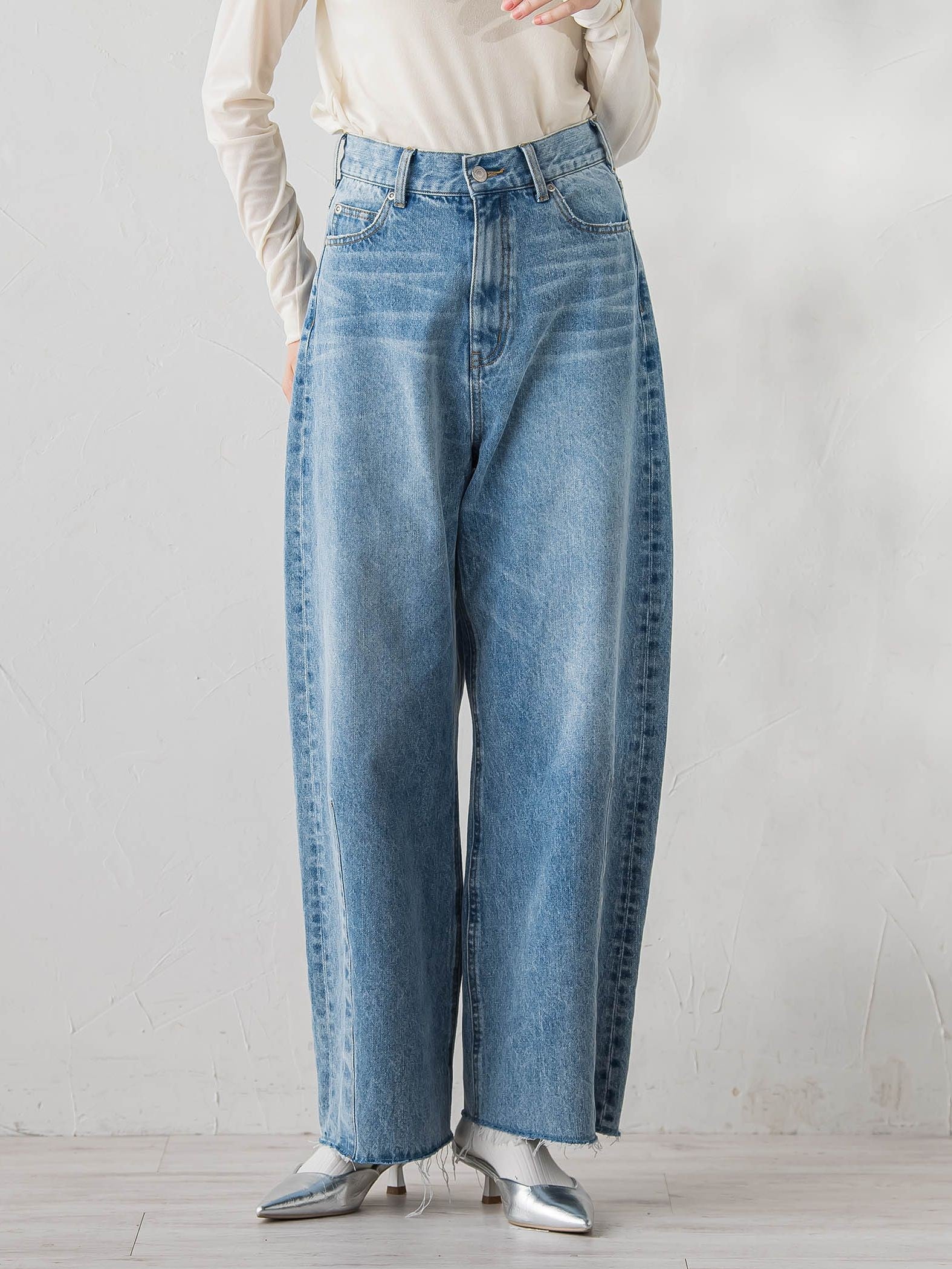 カーブデニムパンツ≪洗濯機で洗える≫