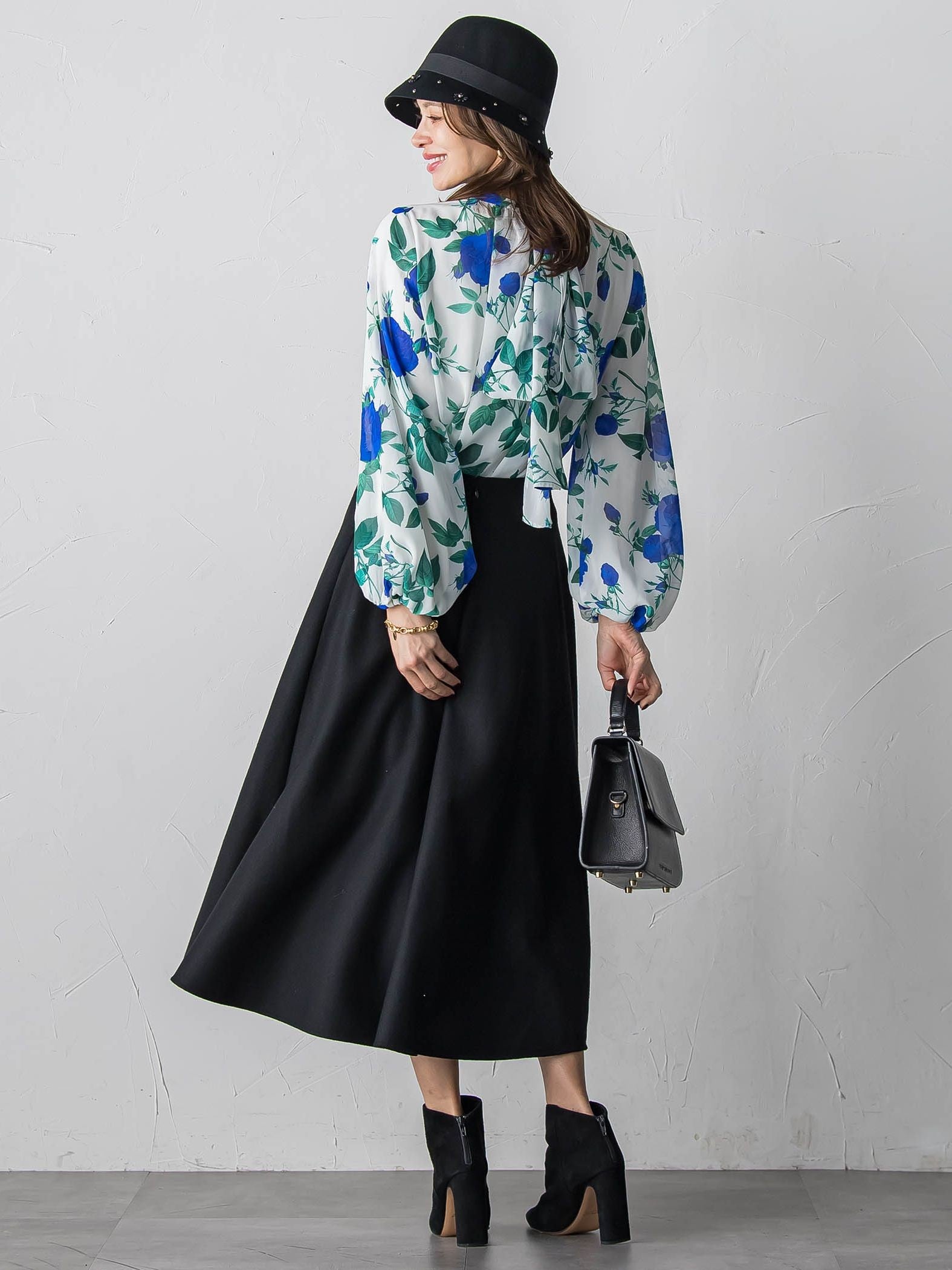 ブルーローズプリントブラウス≪洗濯機で洗える≫