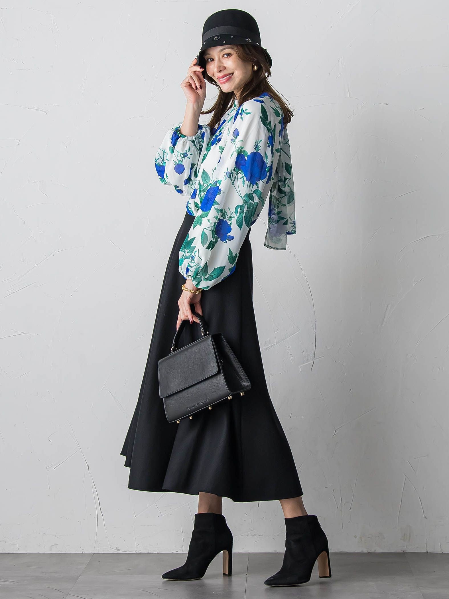 ブルーローズプリントブラウス≪洗濯機で洗える≫