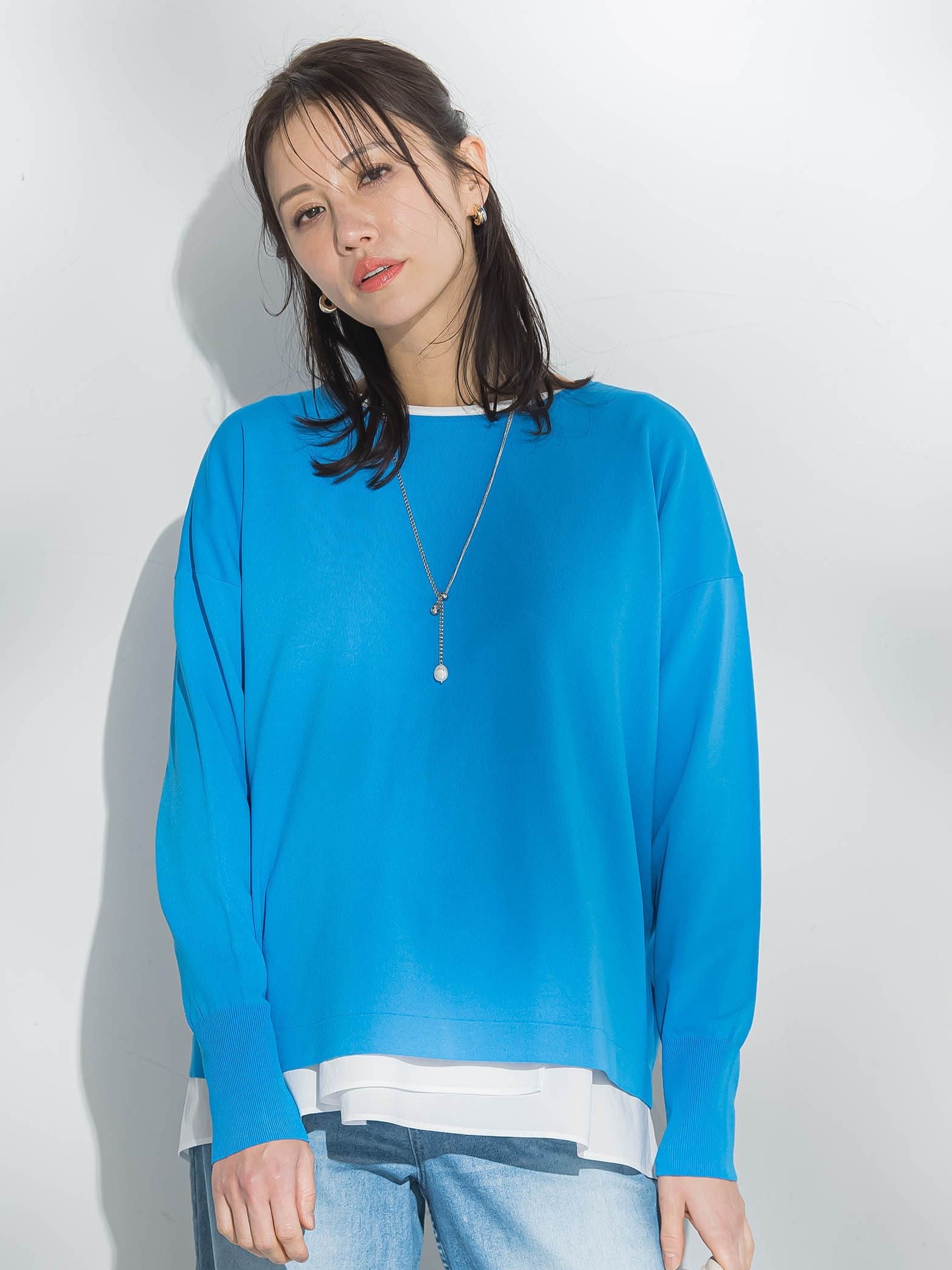 バックボタンデザインニット