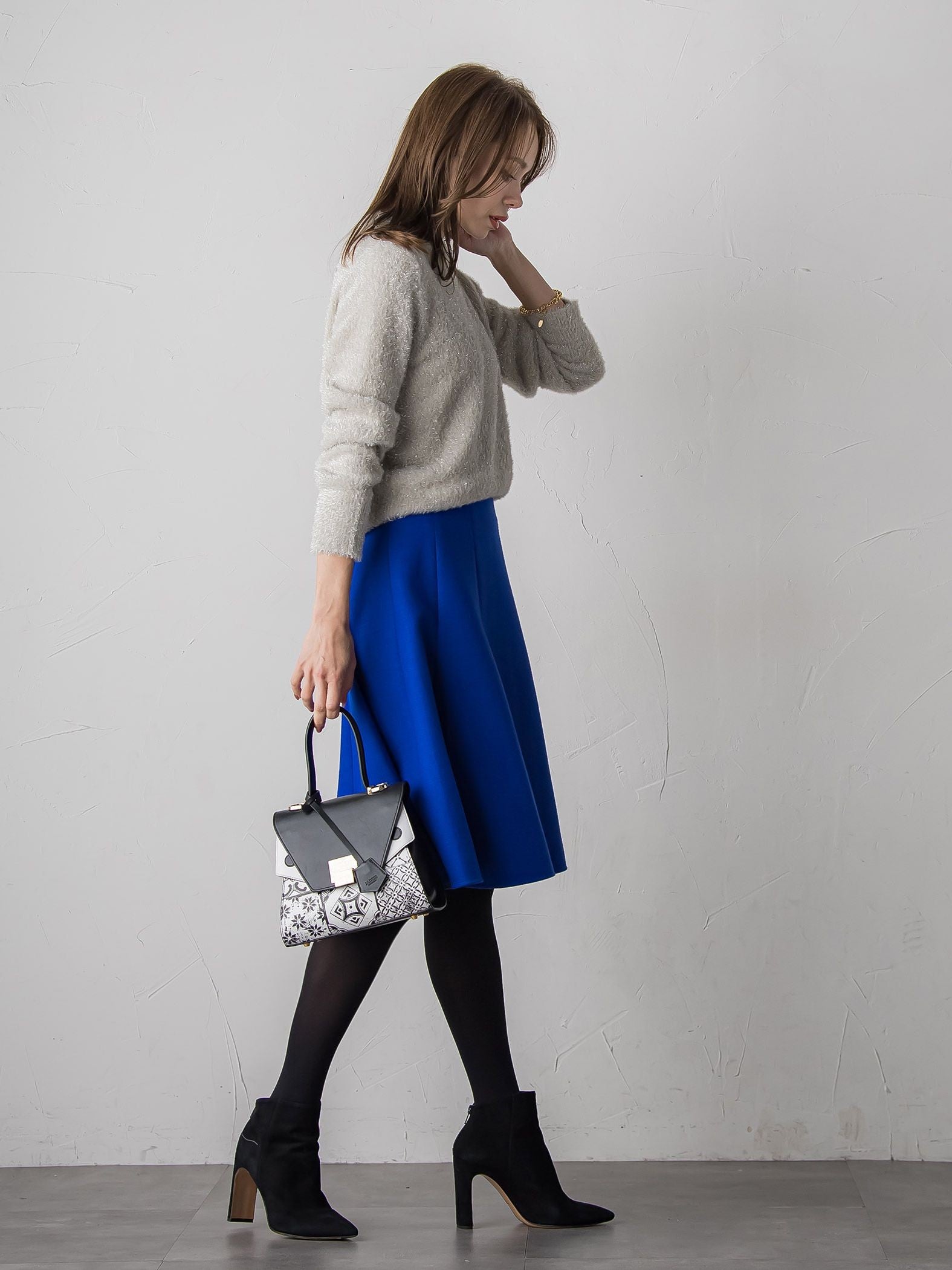 ラメシャギーニット