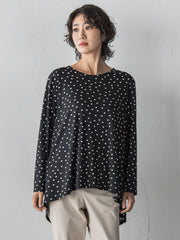 “ブラウスのように着られる”さらさらストレッチトップス