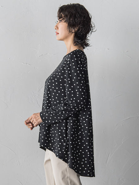 “ブラウスのように着られる”さらさらストレッチトップス