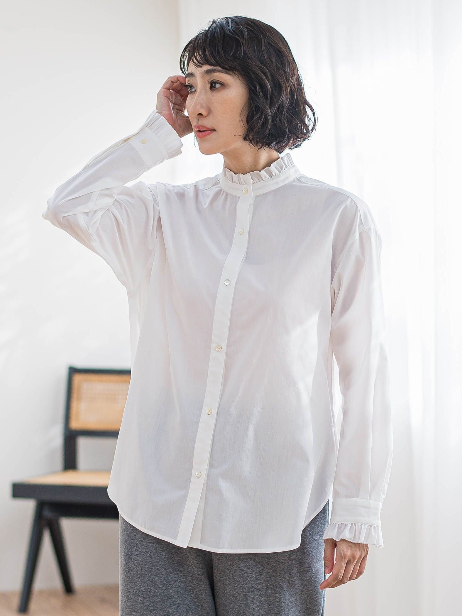 ネックフリルブラウス