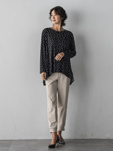 “ブラウスのように着られる”さらさらストレッチトップス