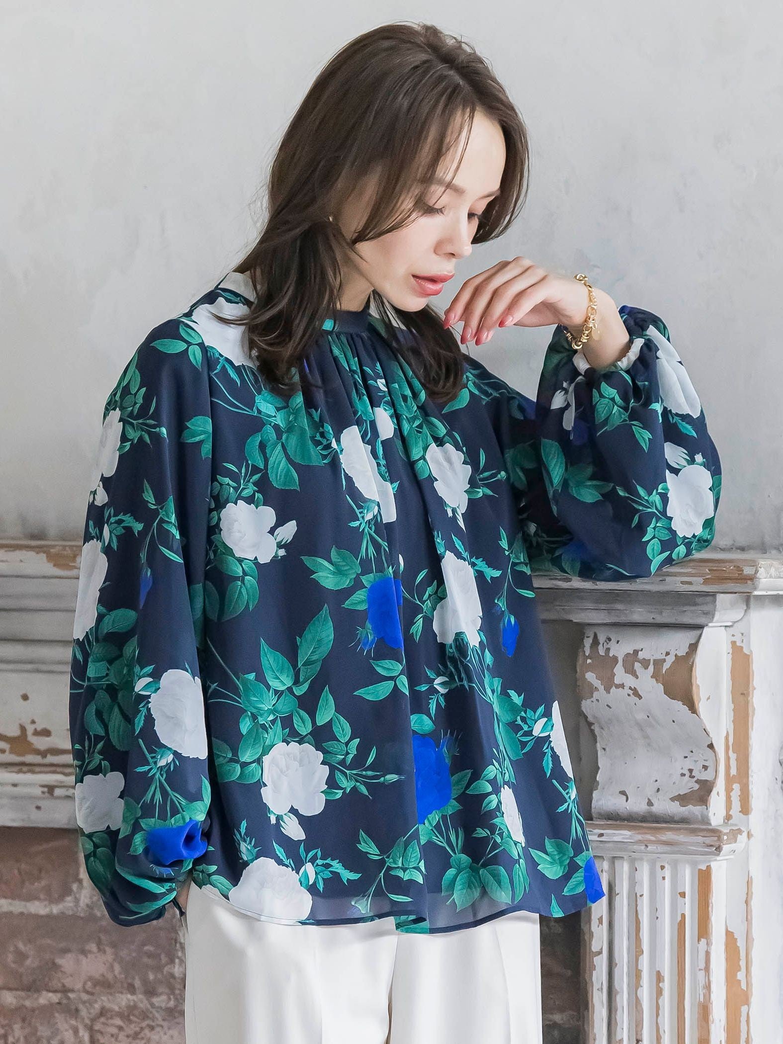 ブルーローズプリントブラウス≪洗濯機で洗える≫