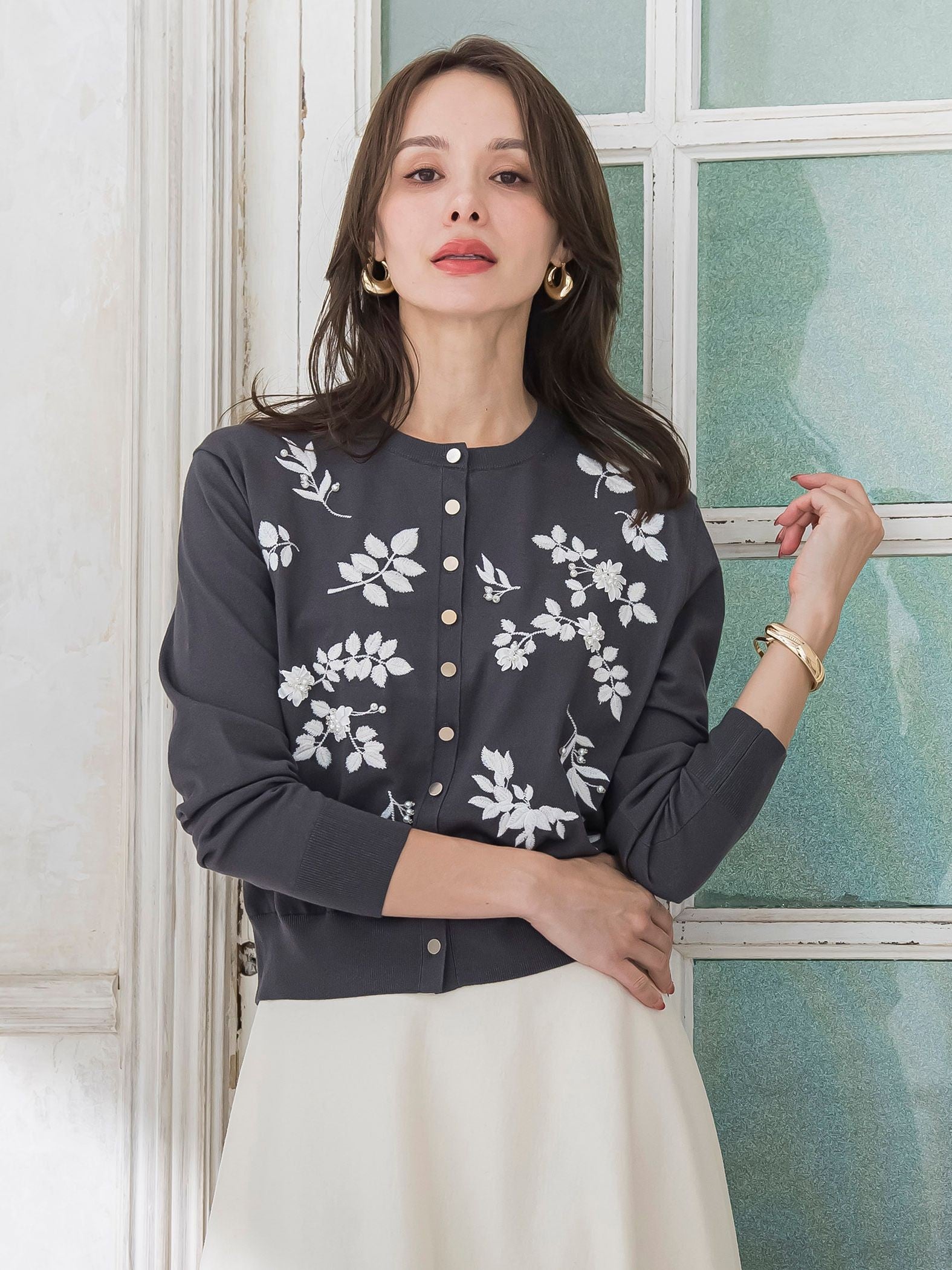 ボタニカルモチーフ刺繍カーディガン