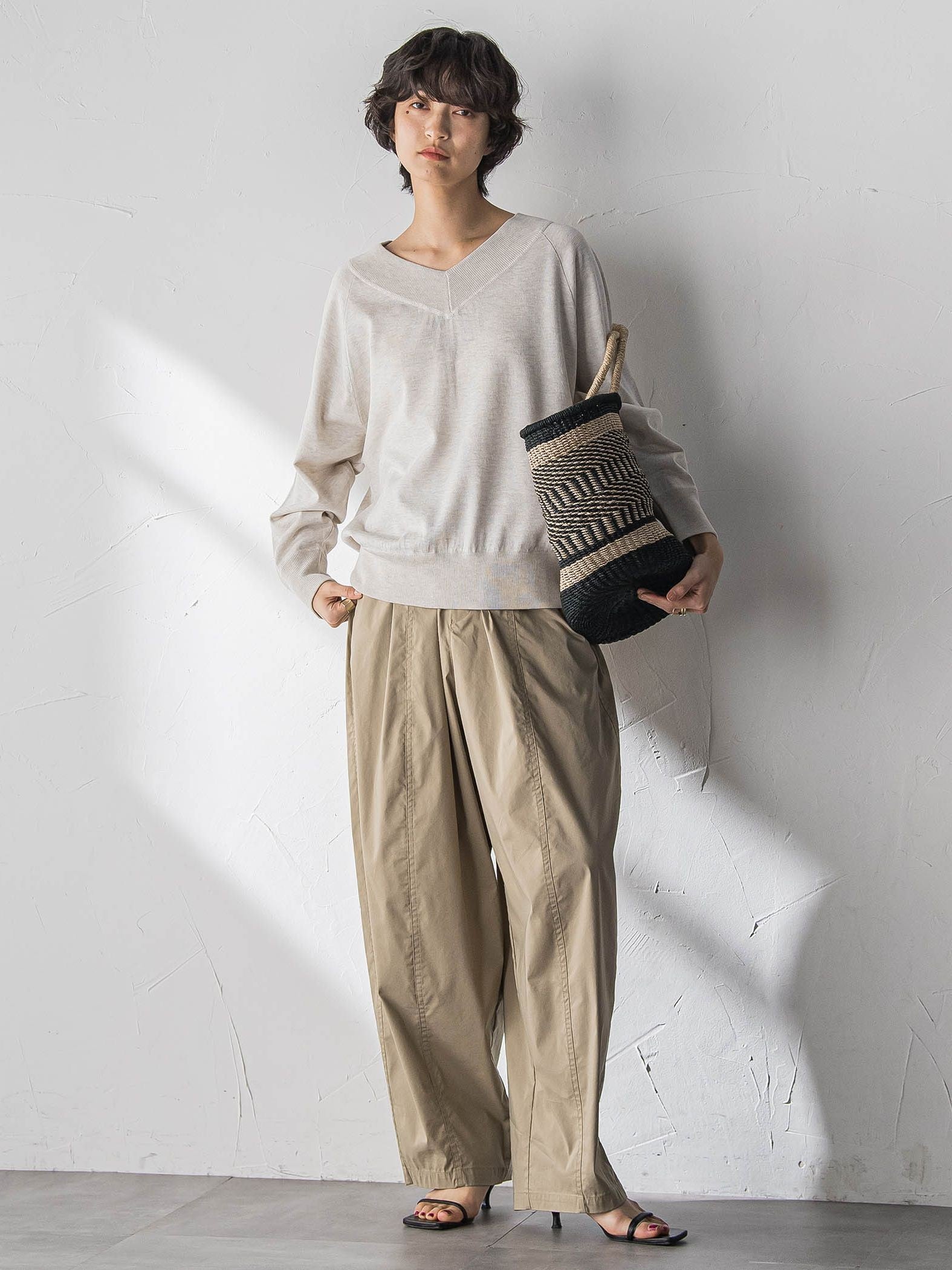 LEVITA Vネックドルマンニットプルオーバー