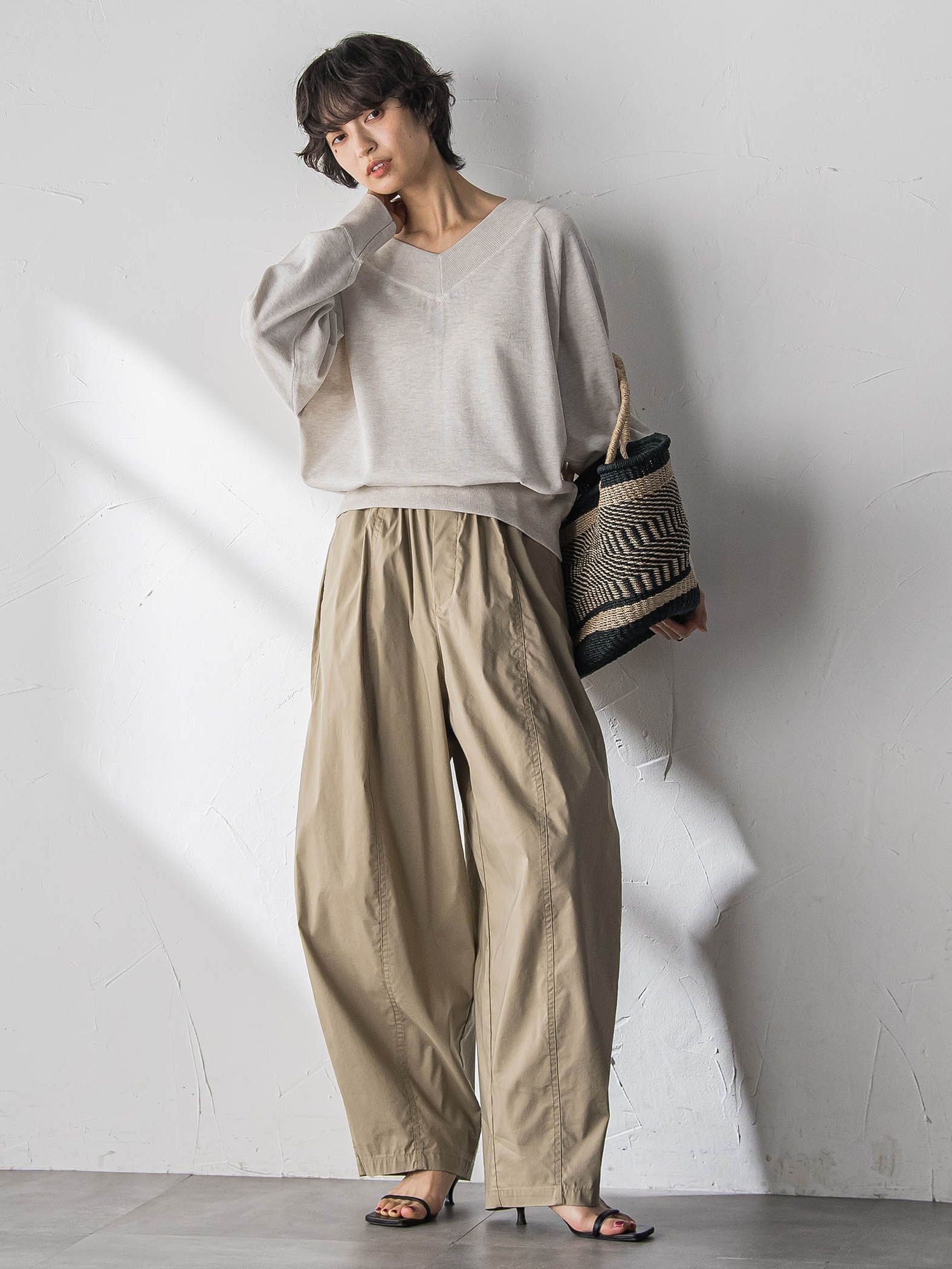 LEVITA Vネックドルマンニットプルオーバー