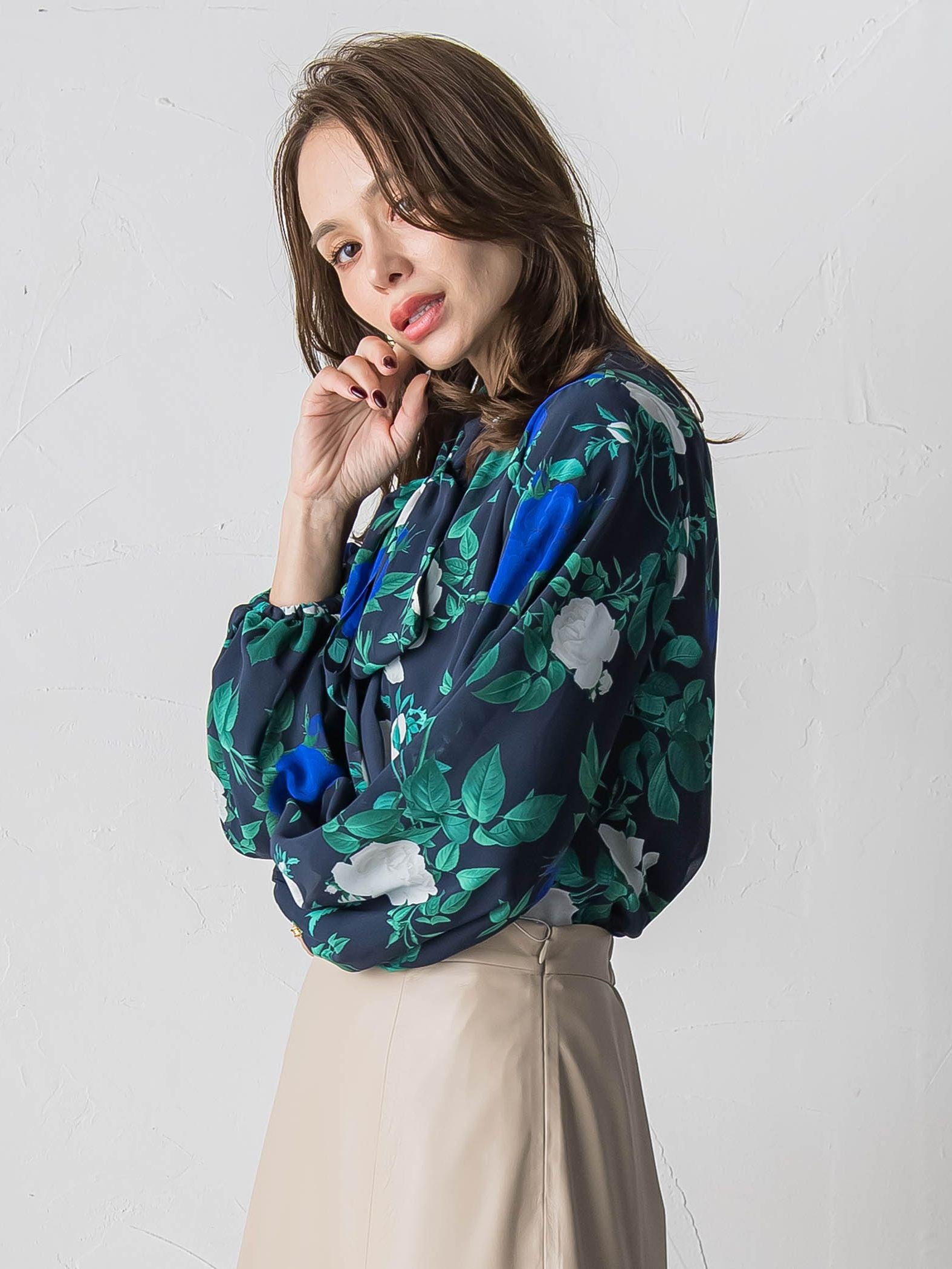 ブルーローズプリントブラウス≪洗濯機で洗える≫