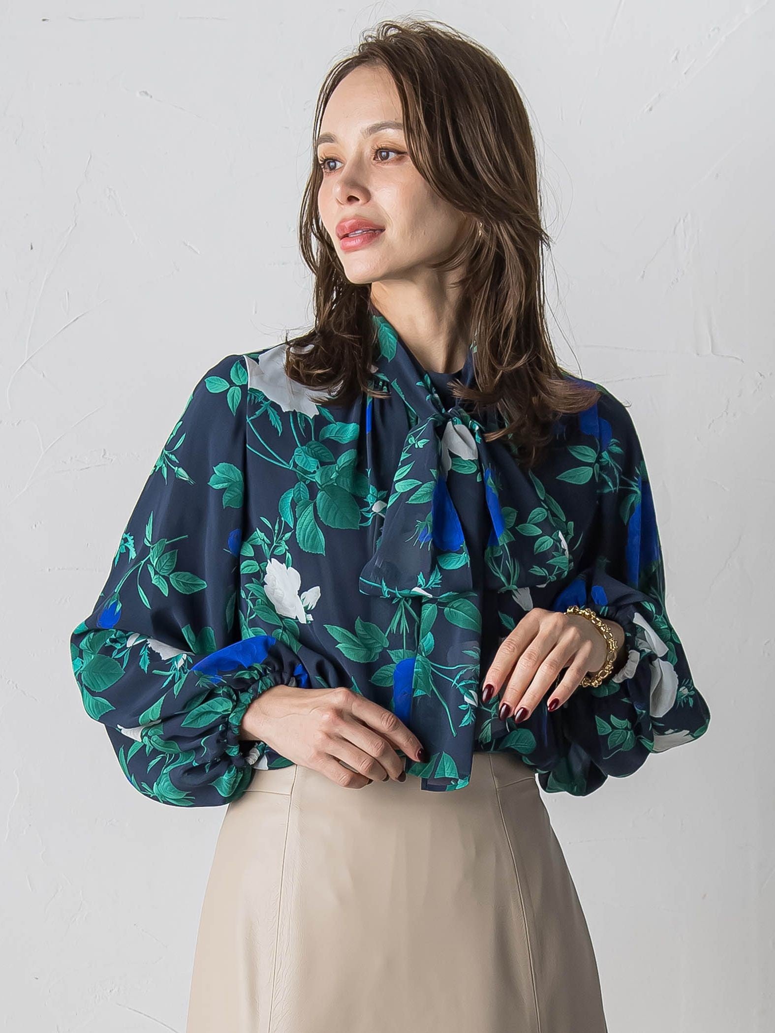 ブルーローズプリントブラウス≪洗濯機で洗える≫