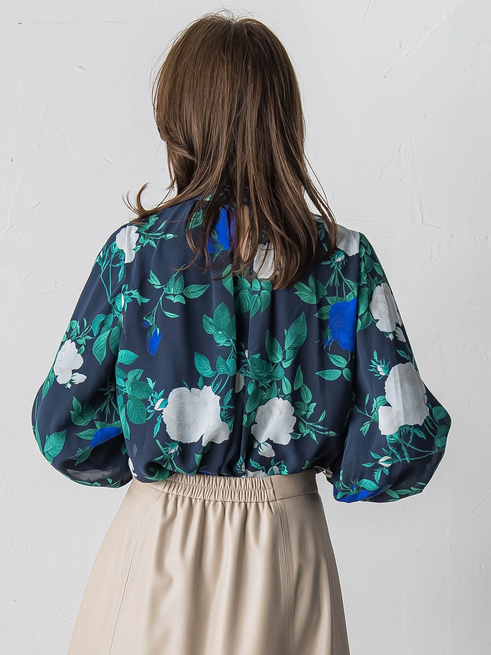 ブルーローズプリントブラウス≪洗濯機で洗える≫