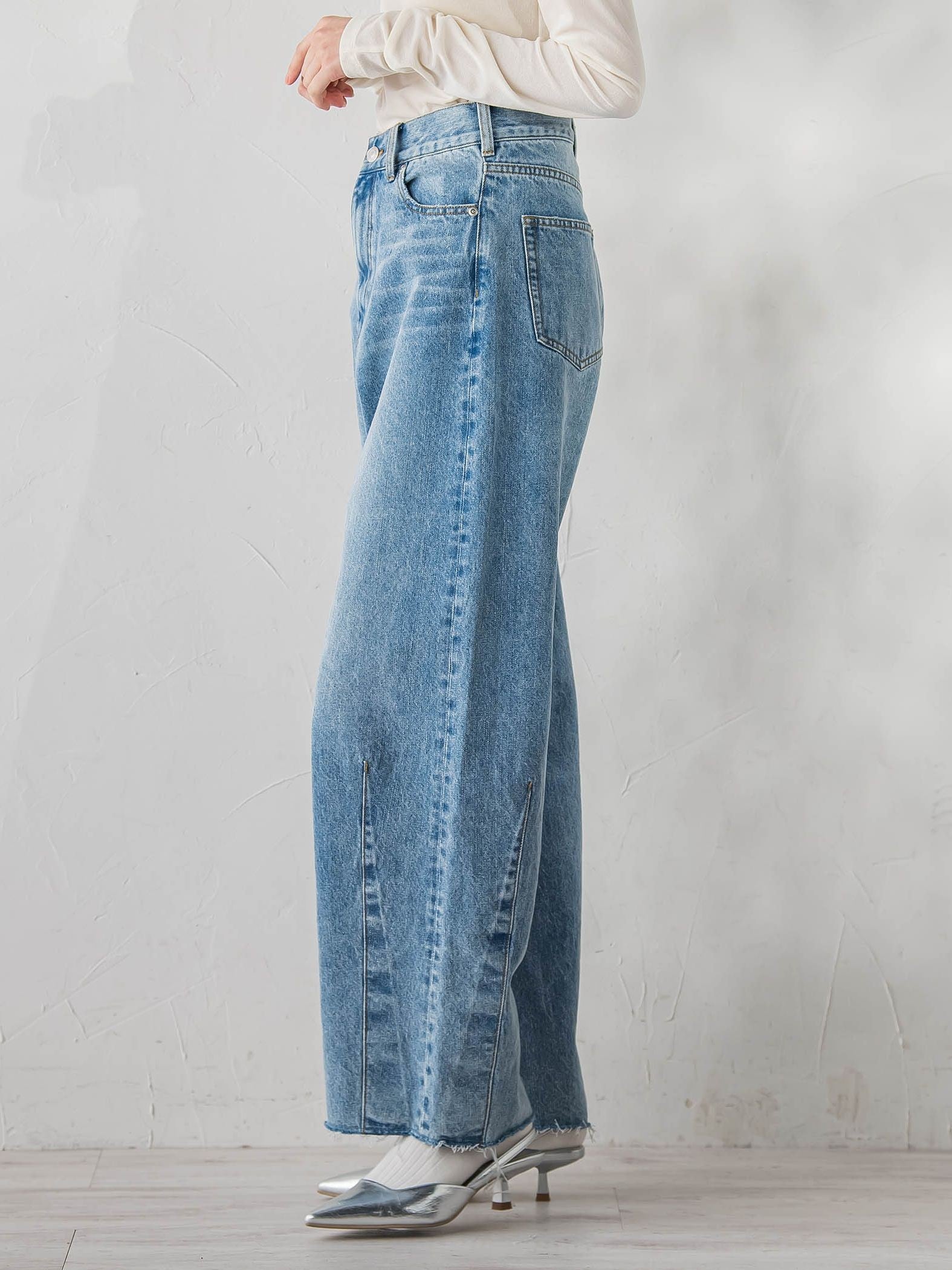 カーブデニムパンツ≪洗濯機で洗える≫