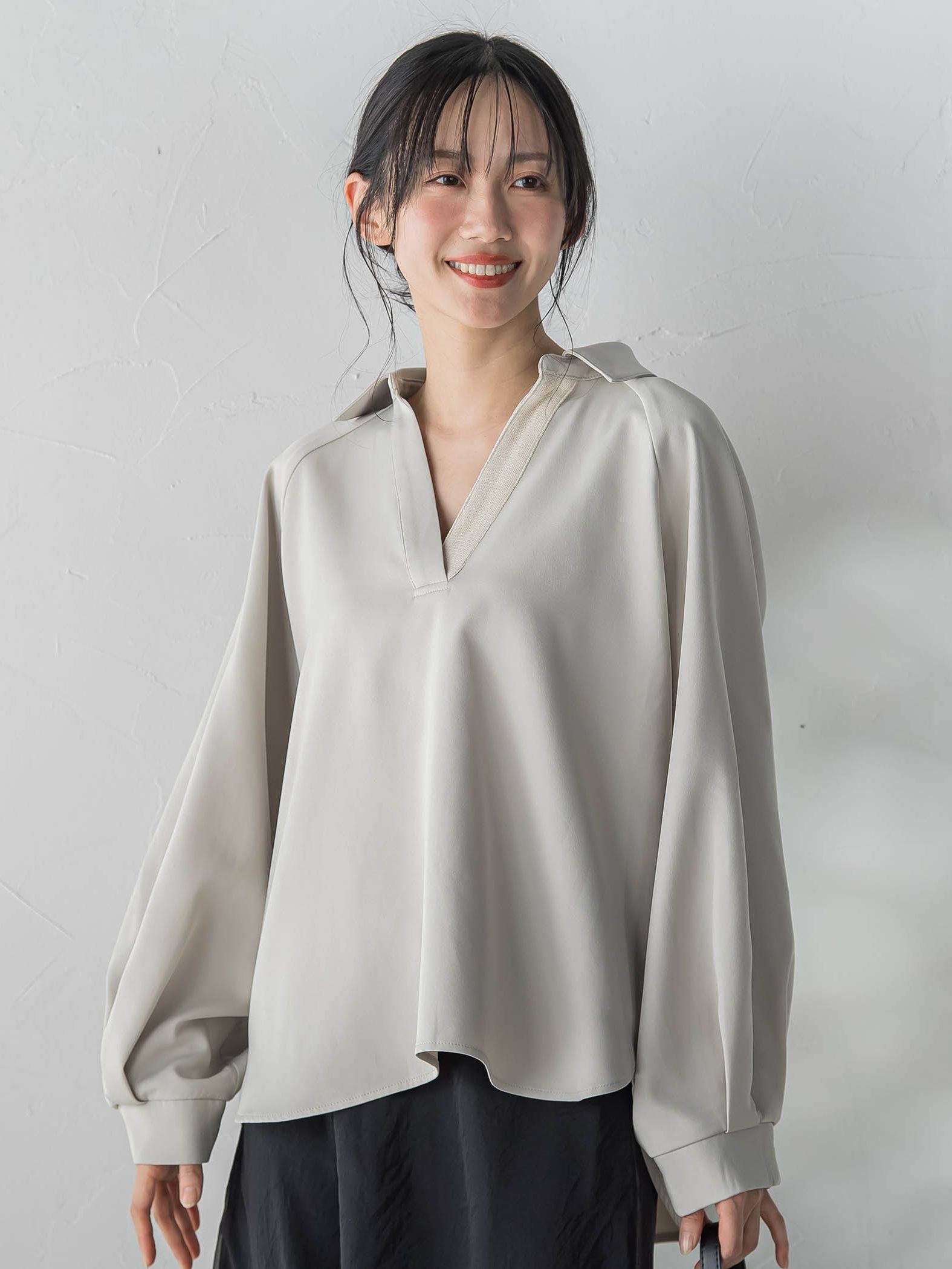 【WEB限定】パウダーストレッチ合わせネックブラウス≪手洗い可能≫