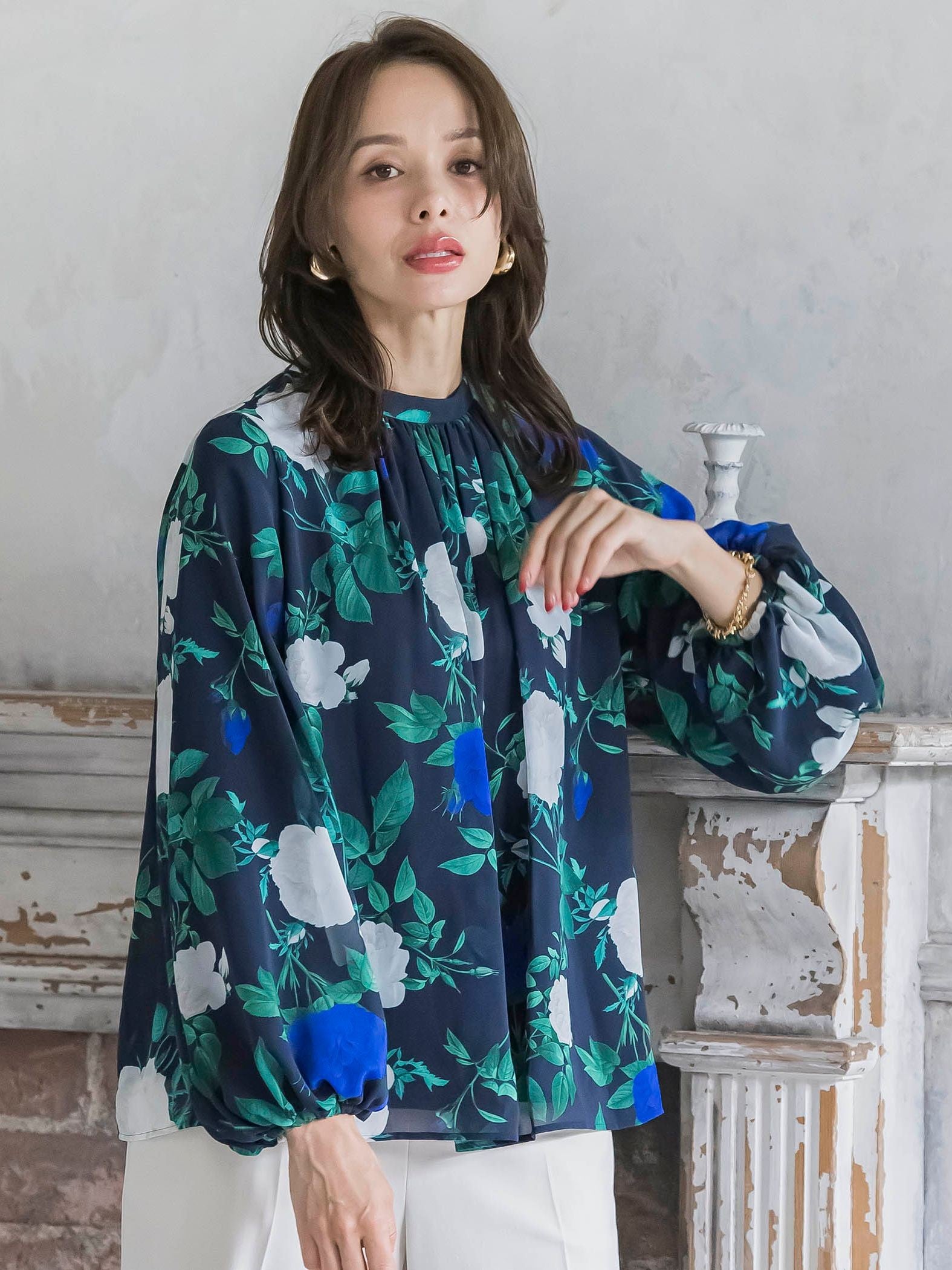 ブルーローズプリントブラウス≪洗濯機で洗える≫