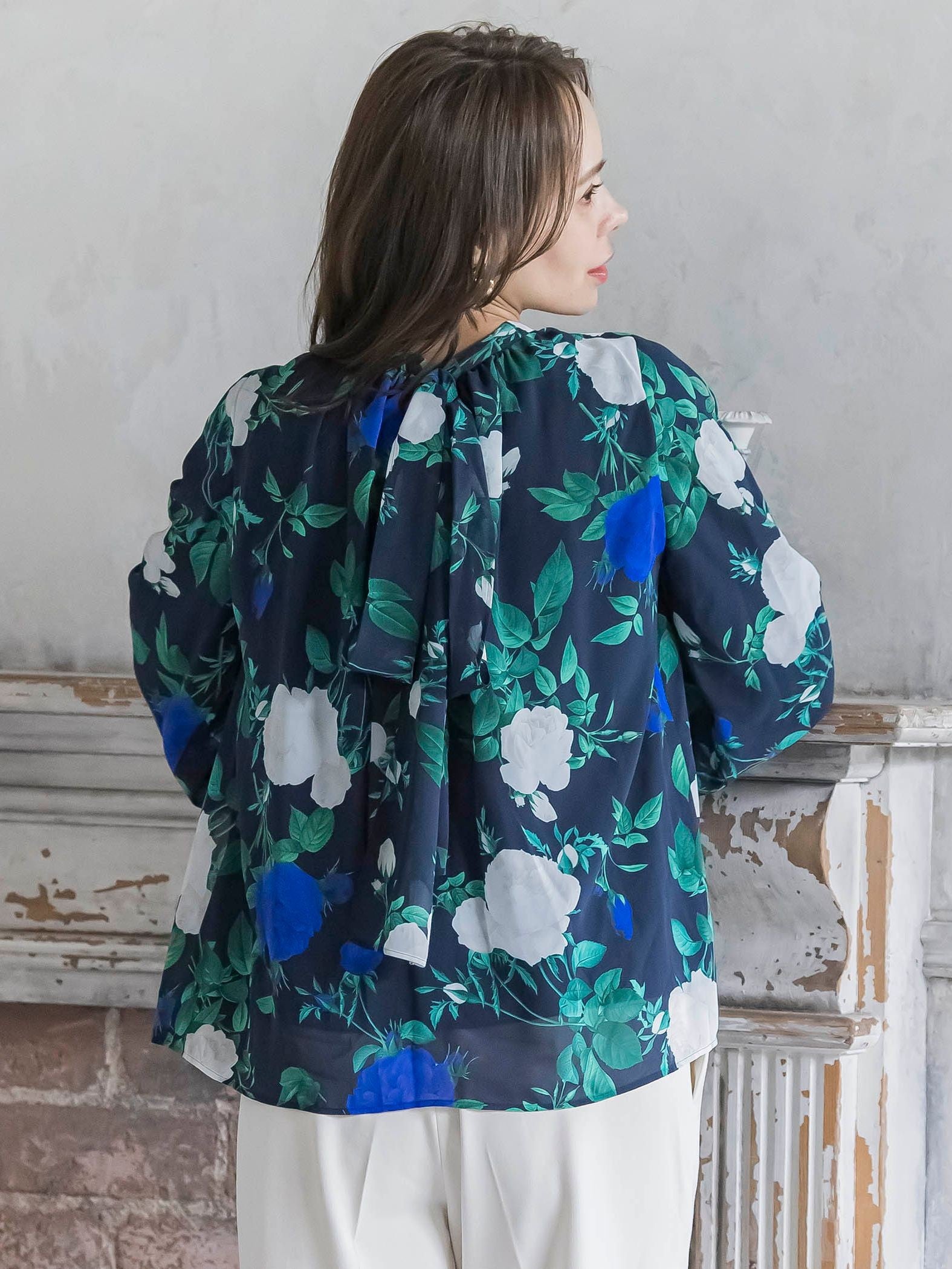 ブルーローズプリントブラウス≪洗濯機で洗える≫