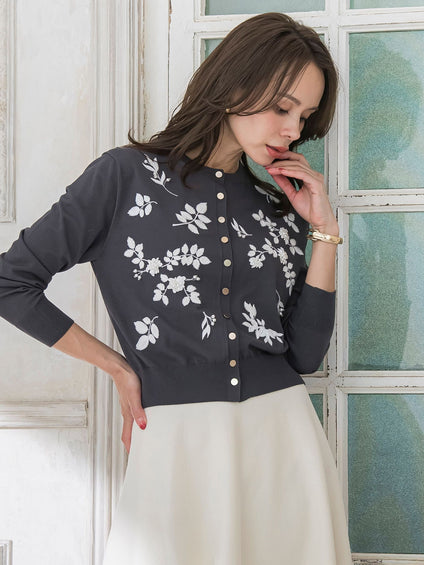 ボタニカルモチーフ刺繍カーディガン