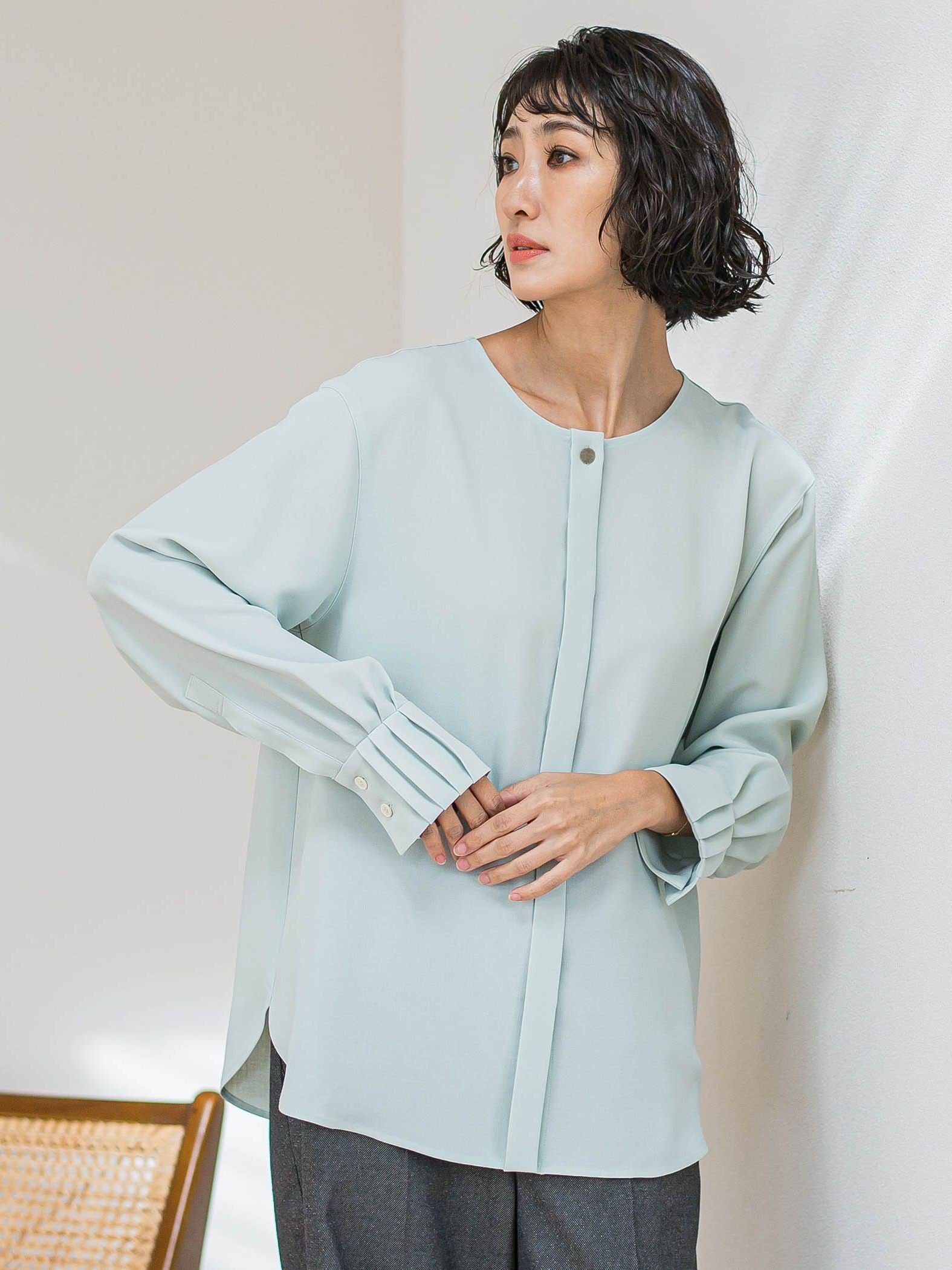 メランジツイルノーカラーブラウス